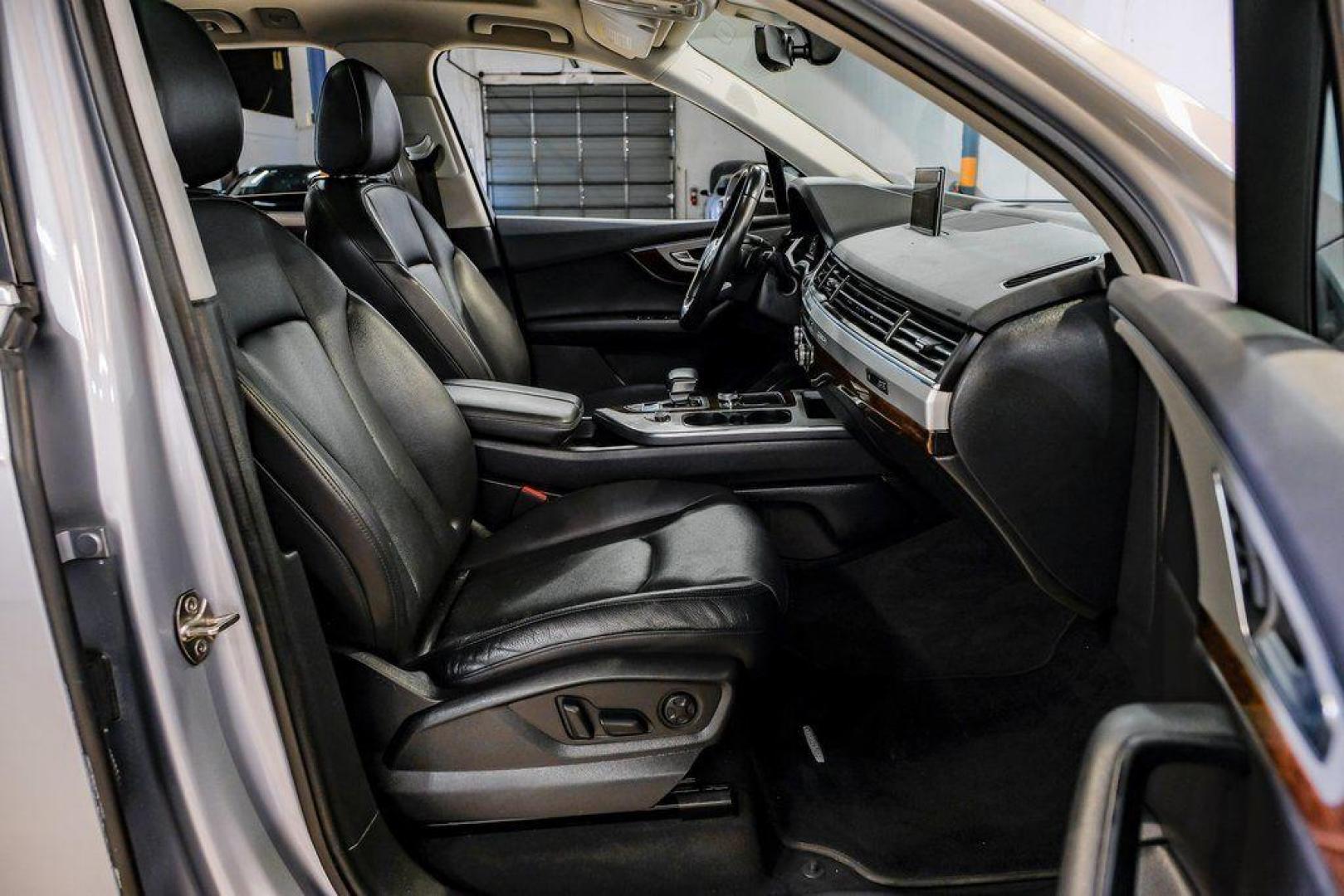 2018 Florett Silver Metallic /Black Audi Q7 2.0T Premium Plus (WA1LHAF70JD) with an 2.0L I4 TFSI DOHC engine, Automatic transmission, located at 15300 Midway Rd., Addison, TX, 75001, (972) 702-0011, 32.958321, -96.838074 - 2018 Audi Q7 3.0T Prestige Quattro<br><br>Now Available at Midway Auto Group, Addison, Texas<br><br>Luxurious, powerful, and technologically advanced the 2018 Audi Q7 Prestige Quattro represents the pinnacle of Audis three-row SUV lineup. With its supercharged V6 engine, exceptional ride quality, pr - Photo#40