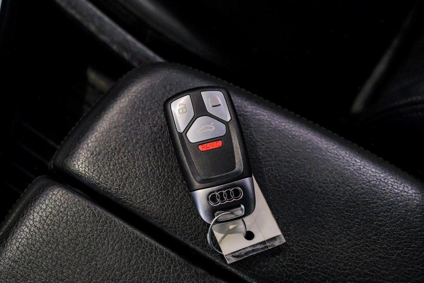 2018 Florett Silver Metallic /Black Audi Q7 2.0T Premium Plus (WA1LHAF70JD) with an 2.0L I4 TFSI DOHC engine, Automatic transmission, located at 15300 Midway Rd., Addison, TX, 75001, (972) 702-0011, 32.958321, -96.838074 - 2018 Audi Q7 3.0T Prestige Quattro<br><br>Now Available at Midway Auto Group, Addison, Texas<br><br>Luxurious, powerful, and technologically advanced the 2018 Audi Q7 Prestige Quattro represents the pinnacle of Audis three-row SUV lineup. With its supercharged V6 engine, exceptional ride quality, pr - Photo#72