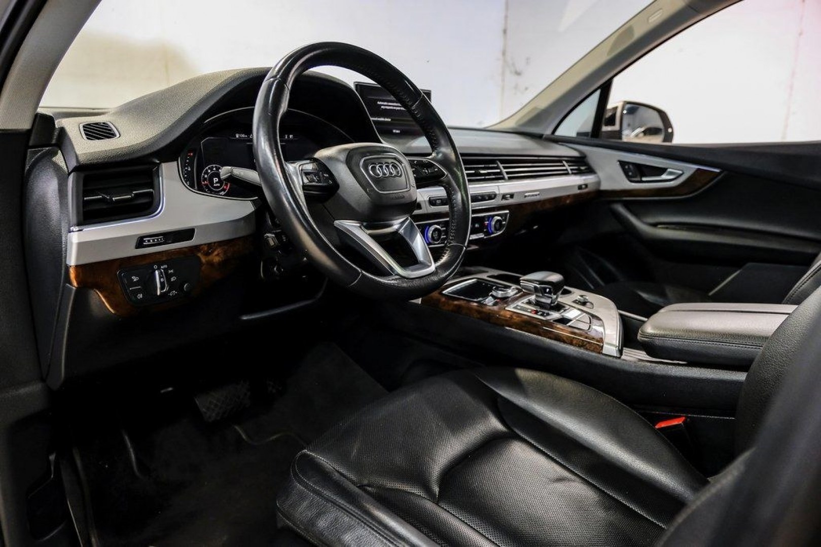 2018 Florett Silver Metallic /Black Audi Q7 2.0T Premium Plus (WA1LHAF70JD) with an 2.0L I4 TFSI DOHC engine, Automatic transmission, located at 15300 Midway Rd., Addison, TX, 75001, (972) 702-0011, 32.958321, -96.838074 - 2018 Audi Q7 3.0T Prestige Quattro<br><br>Now Available at Midway Auto Group, Addison, Texas<br><br>Luxurious, powerful, and technologically advanced the 2018 Audi Q7 Prestige Quattro represents the pinnacle of Audis three-row SUV lineup. With its supercharged V6 engine, exceptional ride quality, pr- Photo#2