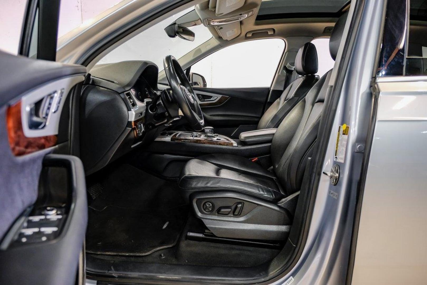 2018 Florett Silver Metallic /Black Audi Q7 2.0T Premium Plus (WA1LHAF70JD) with an 2.0L I4 TFSI DOHC engine, Automatic transmission, located at 15300 Midway Rd., Addison, TX, 75001, (972) 702-0011, 32.958321, -96.838074 - 2018 Audi Q7 3.0T Prestige Quattro<br><br>Now Available at Midway Auto Group, Addison, Texas<br><br>Luxurious, powerful, and technologically advanced the 2018 Audi Q7 Prestige Quattro represents the pinnacle of Audis three-row SUV lineup. With its supercharged V6 engine, exceptional ride quality, pr- Photo#3