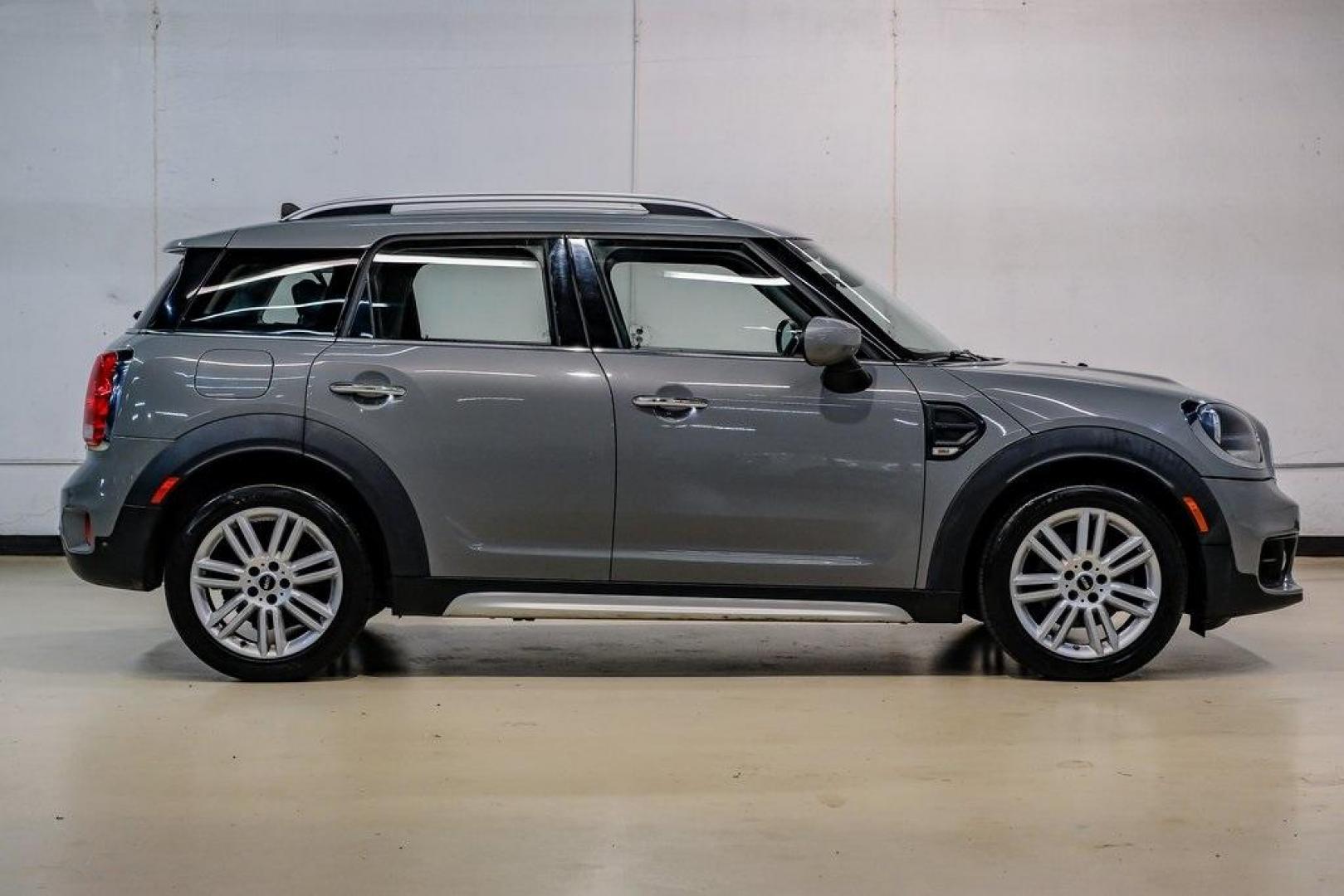 2020 Gray Metallic /Carbon Black MINI Cooper Countryman Signature (WMZYW3C06L3) with an 1.5L I-3 engine, Automatic transmission, located at 15300 Midway Rd., Addison, TX, 75001, (972) 702-0011, 32.958321, -96.838074 - Photo#9
