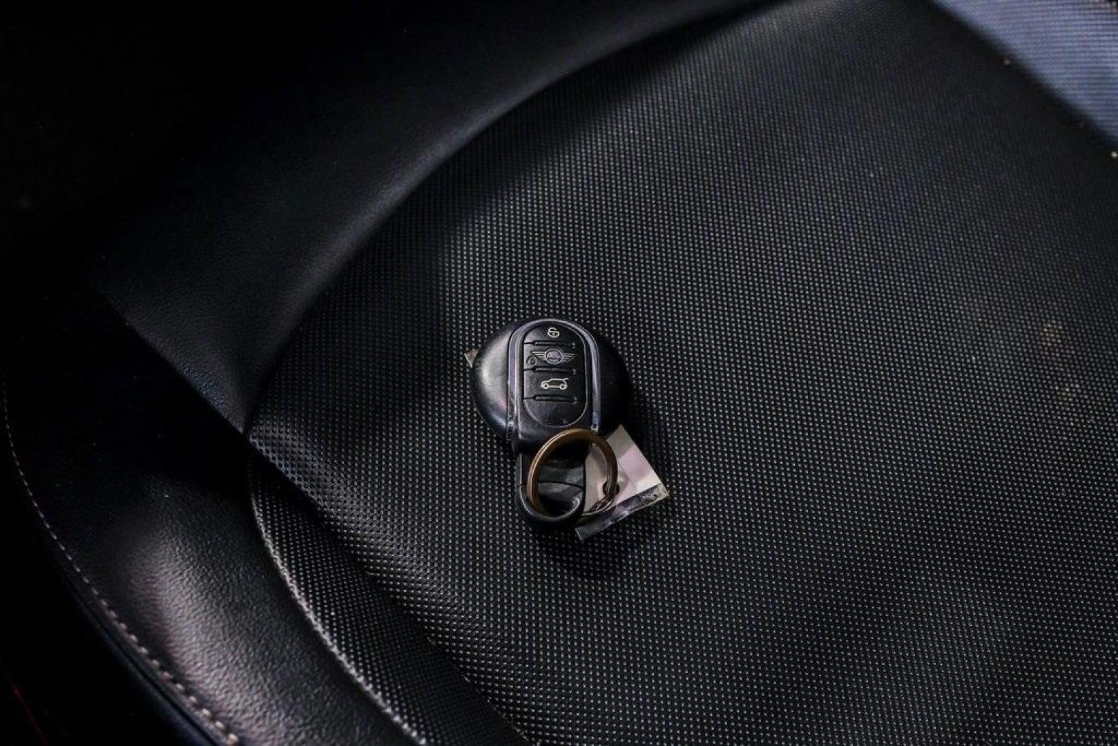 2020 Gray Metallic /Carbon Black MINI Cooper Countryman Signature (WMZYW3C06L3) with an 1.5L I-3 engine, Automatic transmission, located at 15300 Midway Rd., Addison, TX, 75001, (972) 702-0011, 32.958321, -96.838074 - Photo#64