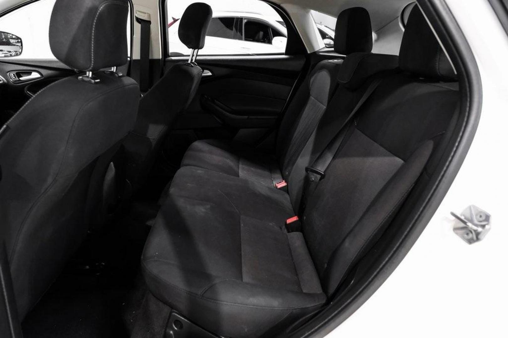 2018 Oxford White /Black Ford Focus SE (1FADP3K23JL) with an 2.0L I4 DGI Ti-VCT engine, Automatic transmission, located at 15300 Midway Rd., Addison, TX, 75001, (972) 702-0011, 32.958321, -96.838074 - Photo#30