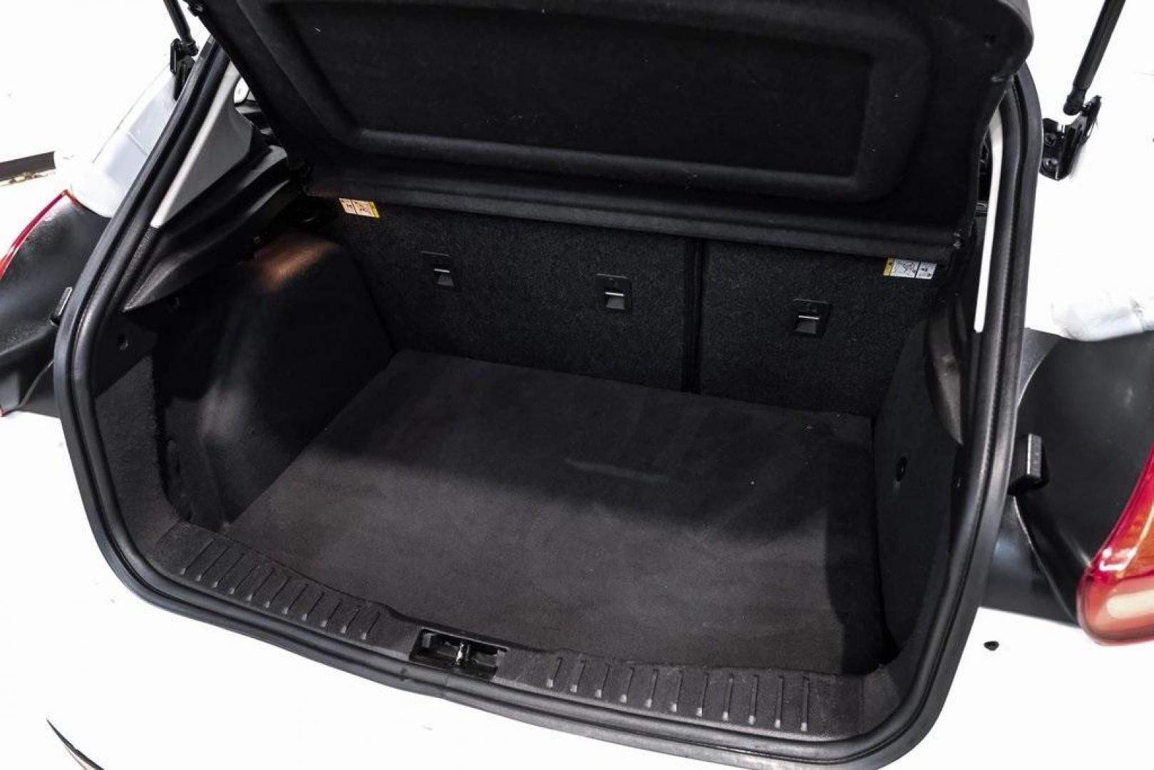 2018 Oxford White /Black Ford Focus SE (1FADP3K23JL) with an 2.0L I4 DGI Ti-VCT engine, Automatic transmission, located at 15300 Midway Rd., Addison, TX, 75001, (972) 702-0011, 32.958321, -96.838074 - Photo#40