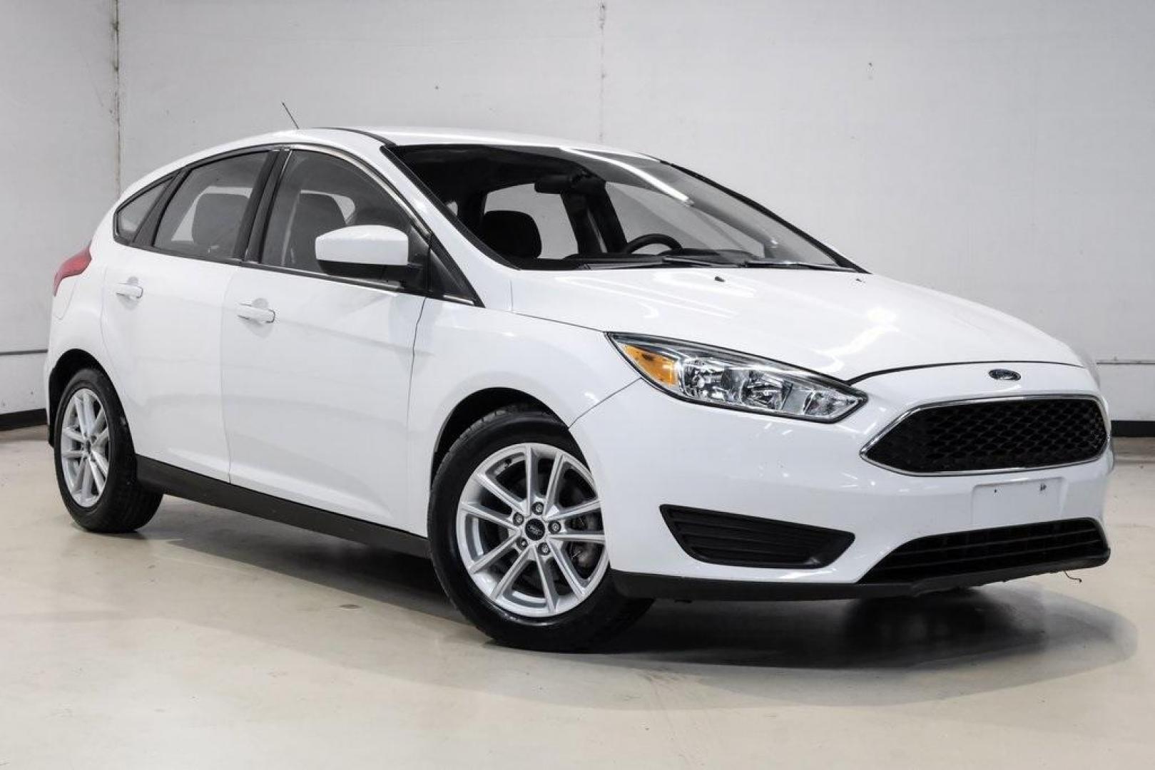 2018 Oxford White /Black Ford Focus SE (1FADP3K23JL) with an 2.0L I4 DGI Ti-VCT engine, Automatic transmission, located at 15300 Midway Rd., Addison, TX, 75001, (972) 702-0011, 32.958321, -96.838074 - 2018 Ford Focus SE<br><br>Now Available at Midway Auto Group, Addison, Texas<br><br>Efficient, comfortable, and great for everyday driving the 2018 Ford Focus SE delivers excellent fuel economy, modern technology, and a smooth, enjoyable ride. Whether you're commuting across DFW, shopping for a firs - Photo#4