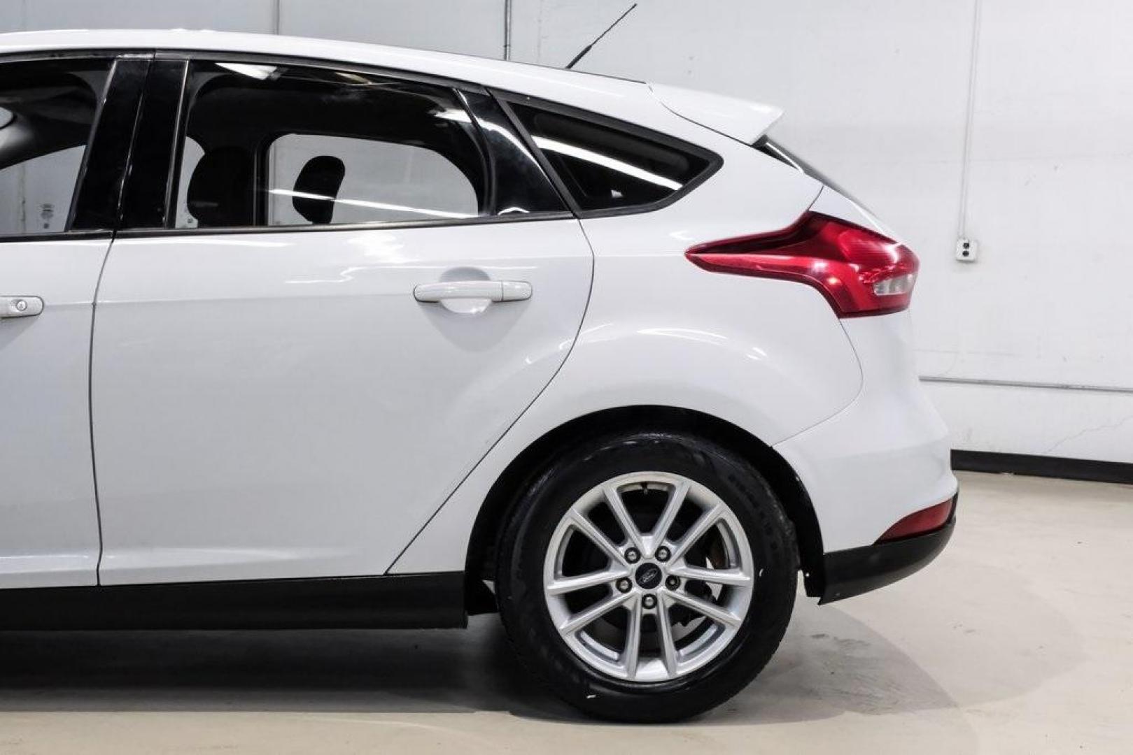 2018 Oxford White /Black Ford Focus SE (1FADP3K23JL) with an 2.0L I4 DGI Ti-VCT engine, Automatic transmission, located at 15300 Midway Rd., Addison, TX, 75001, (972) 702-0011, 32.958321, -96.838074 - 2018 Ford Focus SE<br><br>Now Available at Midway Auto Group, Addison, Texas<br><br>Efficient, comfortable, and great for everyday driving the 2018 Ford Focus SE delivers excellent fuel economy, modern technology, and a smooth, enjoyable ride. Whether you're commuting across DFW, shopping for a firs - Photo#11