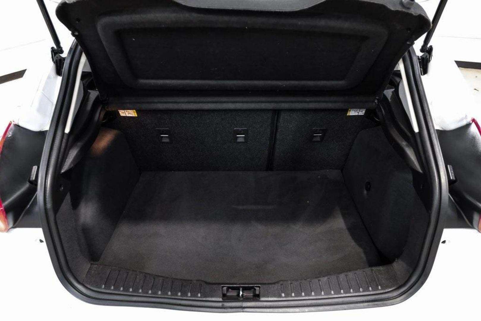 2018 Oxford White /Black Ford Focus SE (1FADP3K23JL) with an 2.0L I4 DGI Ti-VCT engine, Automatic transmission, located at 15300 Midway Rd., Addison, TX, 75001, (972) 702-0011, 32.958321, -96.838074 - 2018 Ford Focus SE<br><br>Now Available at Midway Auto Group, Addison, Texas<br><br>Efficient, comfortable, and great for everyday driving the 2018 Ford Focus SE delivers excellent fuel economy, modern technology, and a smooth, enjoyable ride. Whether you're commuting across DFW, shopping for a firs - Photo#41