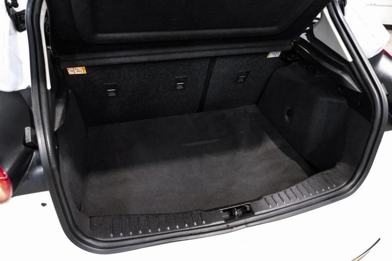 2018 Oxford White /Black Ford Focus SE (1FADP3K23JL) with an 2.0L I4 DGI Ti-VCT engine, Automatic transmission, located at 15300 Midway Rd., Addison, TX, 75001, (972) 702-0011, 32.958321, -96.838074 - 2018 Ford Focus SE<br><br>Now Available at Midway Auto Group, Addison, Texas<br><br>Efficient, comfortable, and great for everyday driving the 2018 Ford Focus SE delivers excellent fuel economy, modern technology, and a smooth, enjoyable ride. Whether you're commuting across DFW, shopping for a firs - Photo#42