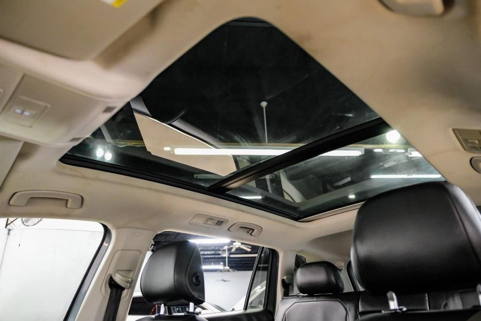 2019 Platinum Gray Metallic /Titan Black Volkswagen Tiguan 2.0T SE (3VV3B7AX8KM) with an 2.0L TSI DOHC engine, Automatic transmission, located at 15300 Midway Rd., Addison, TX, 75001, (972) 702-0011, 32.958321, -96.838074 - Photo#4