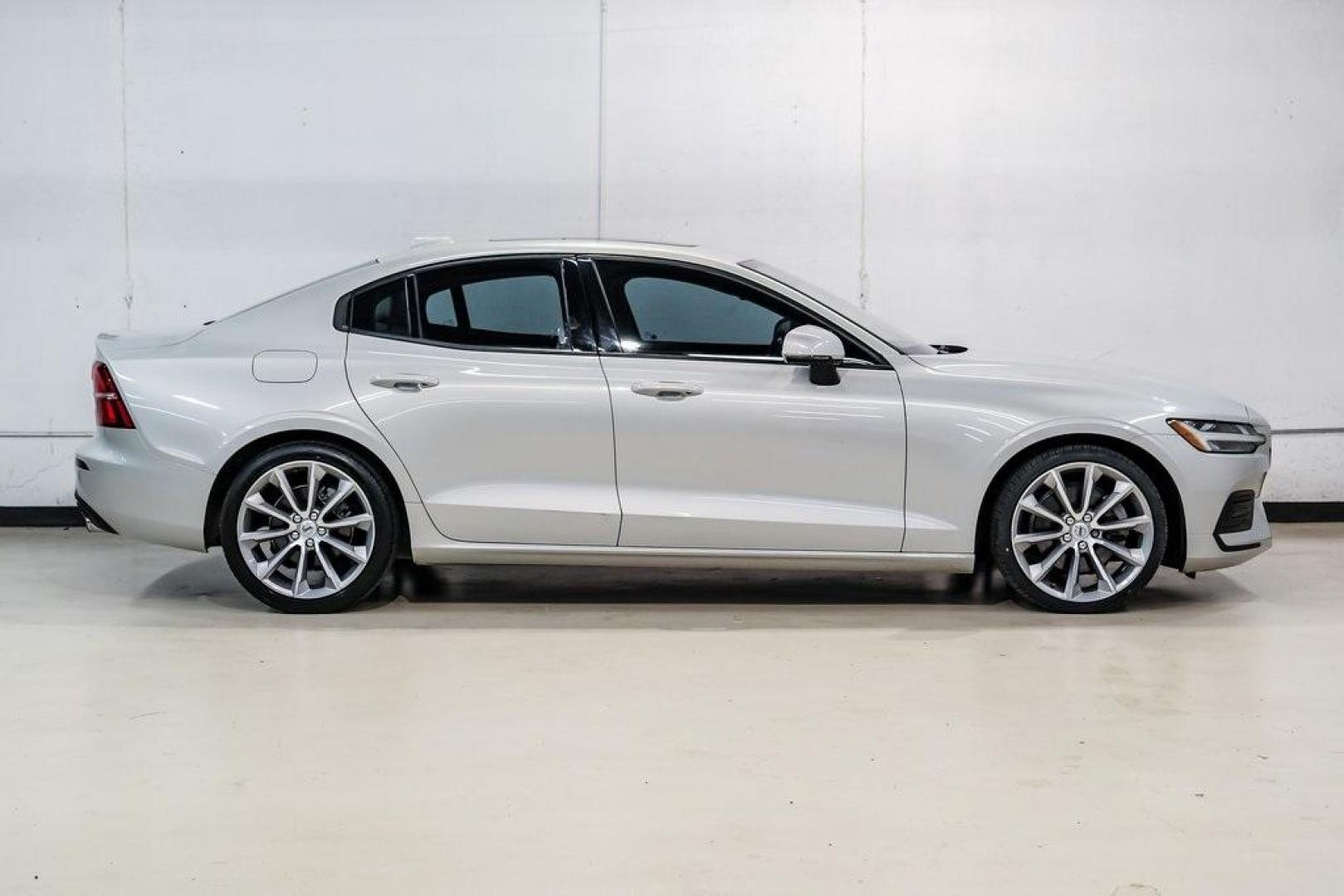 2019 Birch /Blond Volvo S60 T5 Momentum (7JR102FK9KG) with an I4 engine, Automatic transmission, located at 15300 Midway Rd., Addison, TX, 75001, (972) 702-0011, 32.958321, -96.838074 - 2019 Volvo S60 T5 Momentum<br><br>Now Available at Midway Auto Group, Addison, Texas<br><br>Elegant, safe, and undeniably Scandinavian the 2019 Volvo S60 T5 Momentum delivers a premium driving experience with sleek styling, advanced safety technology, and a smooth, turbocharged engine. As Volvos wel - Photo#7