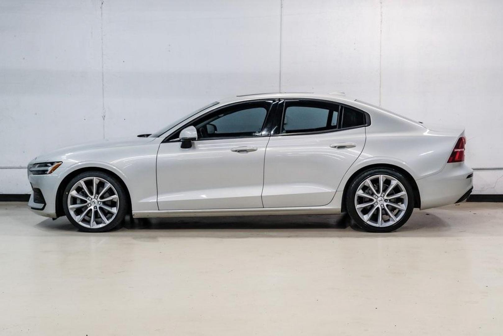 2019 Birch /Blond Volvo S60 T5 Momentum (7JR102FK9KG) with an I4 engine, Automatic transmission, located at 15300 Midway Rd., Addison, TX, 75001, (972) 702-0011, 32.958321, -96.838074 - 2019 Volvo S60 T5 Momentum<br><br>Now Available at Midway Auto Group, Addison, Texas<br><br>Elegant, safe, and undeniably Scandinavian the 2019 Volvo S60 T5 Momentum delivers a premium driving experience with sleek styling, advanced safety technology, and a smooth, turbocharged engine. As Volvos wel - Photo#11