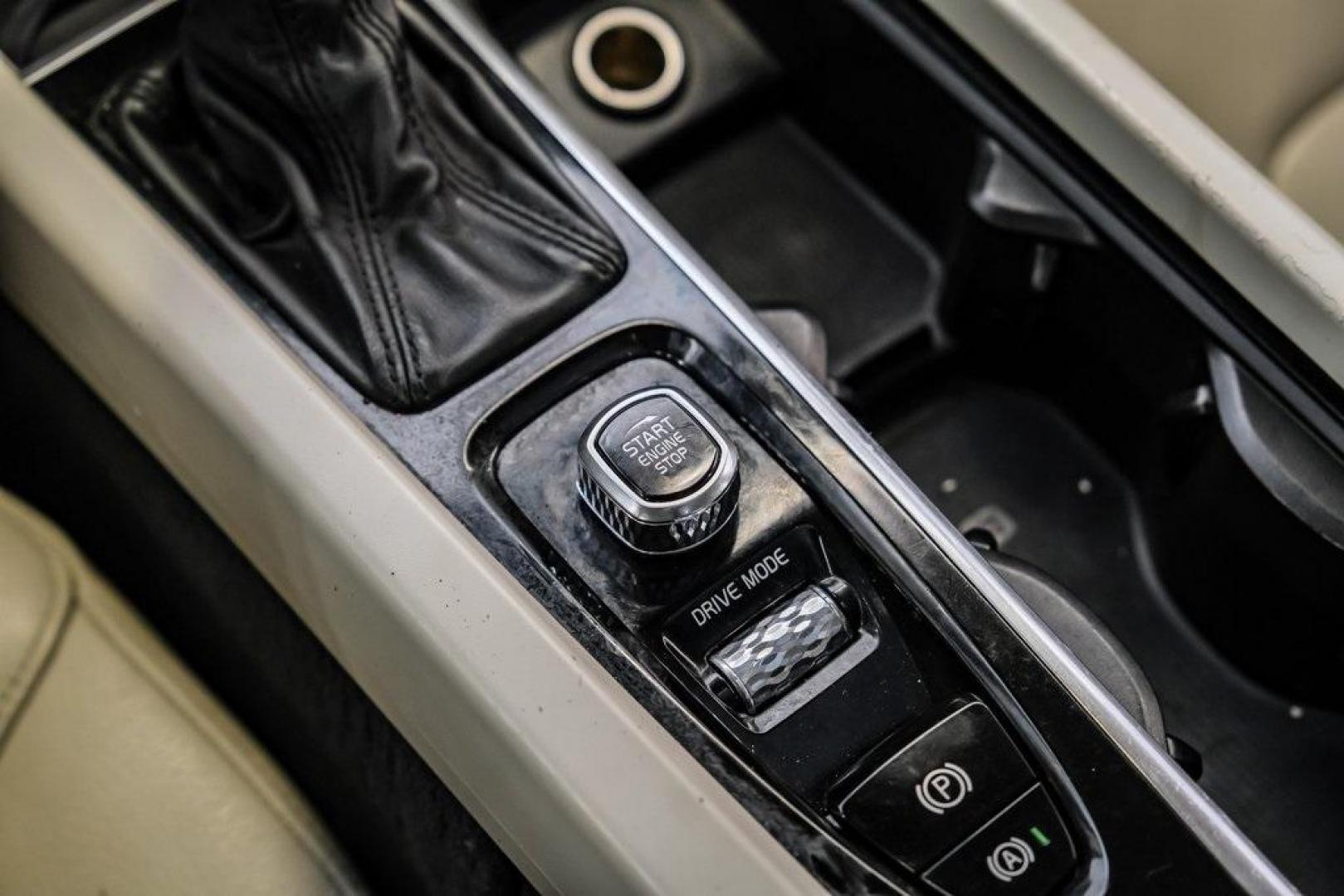 2019 Birch /Blond Volvo S60 T5 Momentum (7JR102FK9KG) with an I4 engine, Automatic transmission, located at 15300 Midway Rd., Addison, TX, 75001, (972) 702-0011, 32.958321, -96.838074 - 2019 Volvo S60 T5 Momentum<br><br>Now Available at Midway Auto Group, Addison, Texas<br><br>Elegant, safe, and undeniably Scandinavian the 2019 Volvo S60 T5 Momentum delivers a premium driving experience with sleek styling, advanced safety technology, and a smooth, turbocharged engine. As Volvos wel - Photo#27