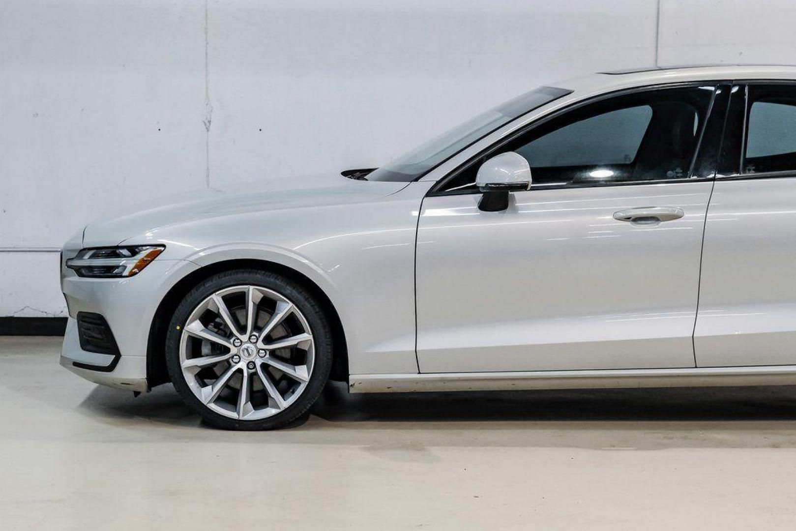 2019 Birch /Blond Volvo S60 T5 Momentum (7JR102FK9KG) with an I4 engine, Automatic transmission, located at 15300 Midway Rd., Addison, TX, 75001, (972) 702-0011, 32.958321, -96.838074 - 2019 Volvo S60 T5 Momentum<br><br>Now Available at Midway Auto Group, Addison, Texas<br><br>Elegant, safe, and undeniably Scandinavian the 2019 Volvo S60 T5 Momentum delivers a premium driving experience with sleek styling, advanced safety technology, and a smooth, turbocharged engine. As Volvos wel - Photo#12