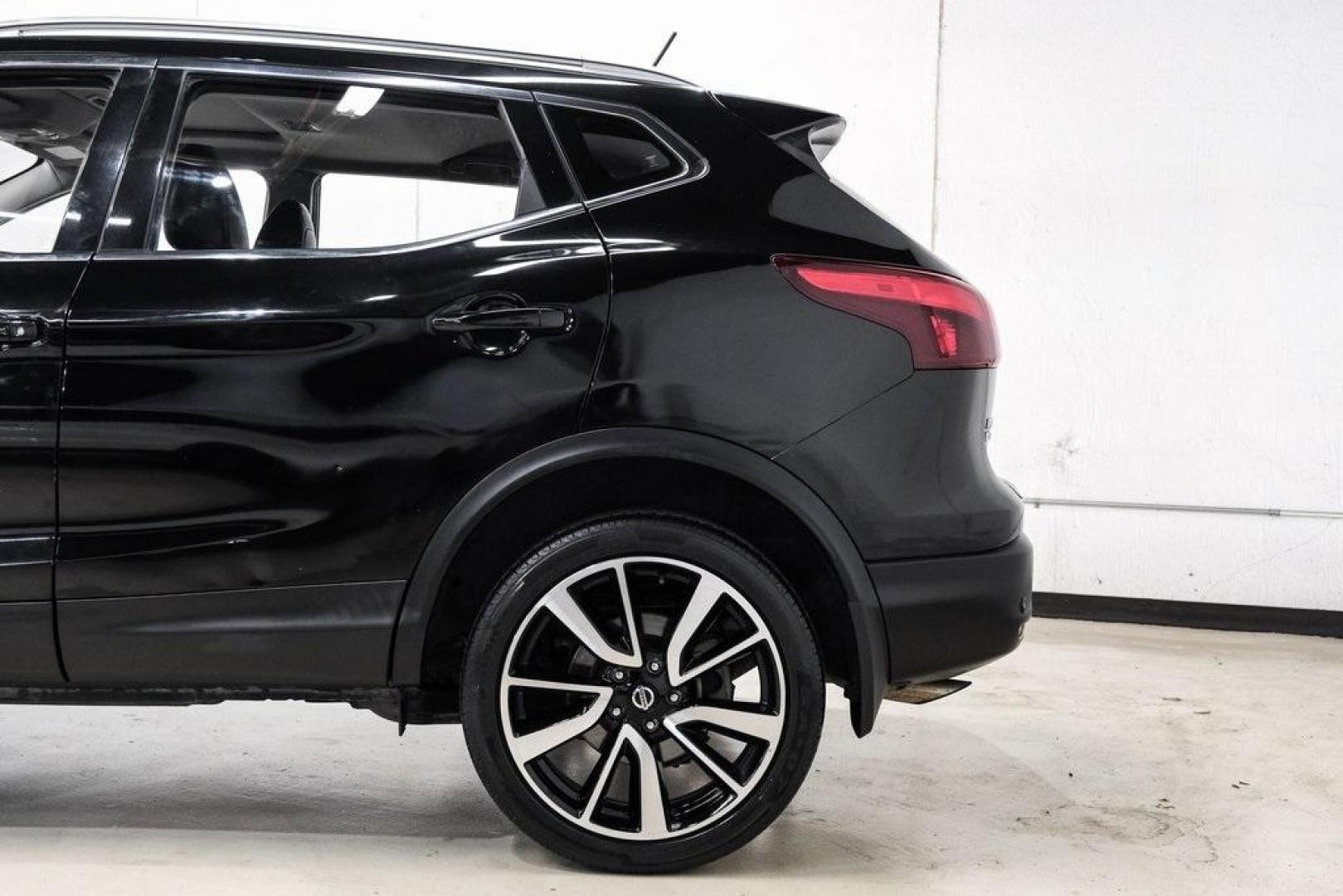 2019 Magnetic Black Pearl /Charcoal Nissan Rogue Sport SL (JN1BJ1CP4KW) with an 2.0L DOHC engine, CVT transmission, located at 15300 Midway Rd., Addison, TX, 75001, (972) 702-0011, 32.958321, -96.838074 - Photo#13