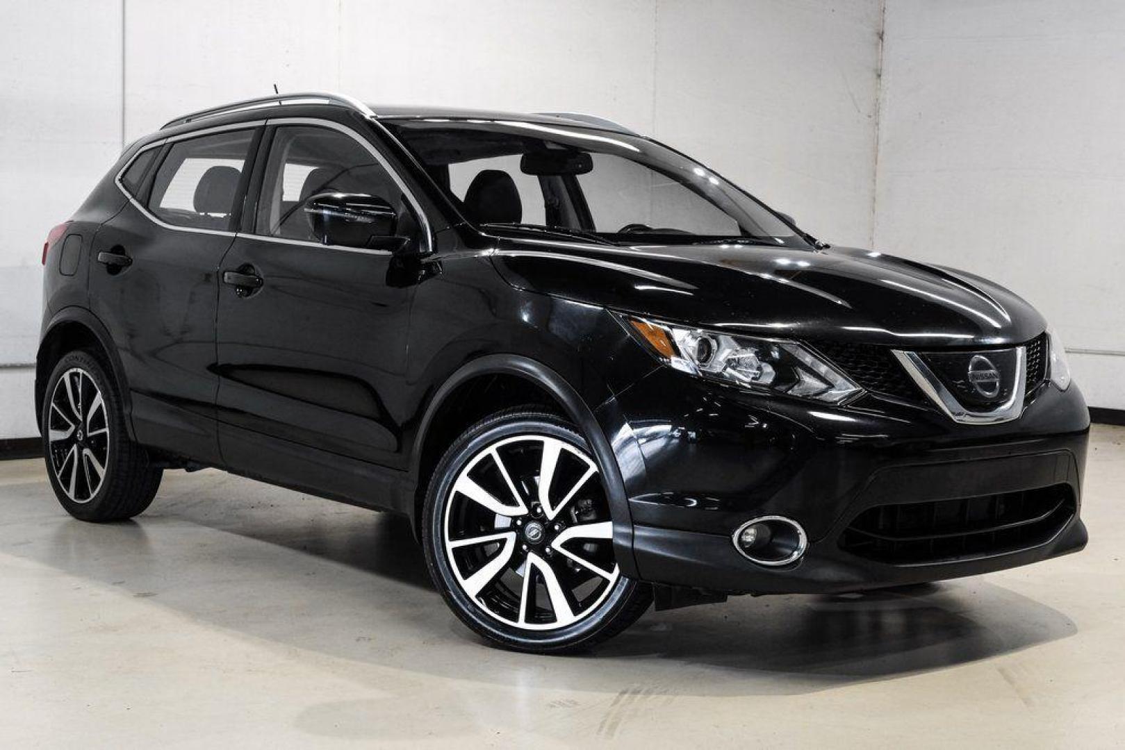 2019 Magnetic Black Pearl /Charcoal Nissan Rogue Sport SL (JN1BJ1CP4KW) with an 2.0L DOHC engine, CVT transmission, located at 15300 Midway Rd., Addison, TX, 75001, (972) 702-0011, 32.958321, -96.838074 - Photo#6