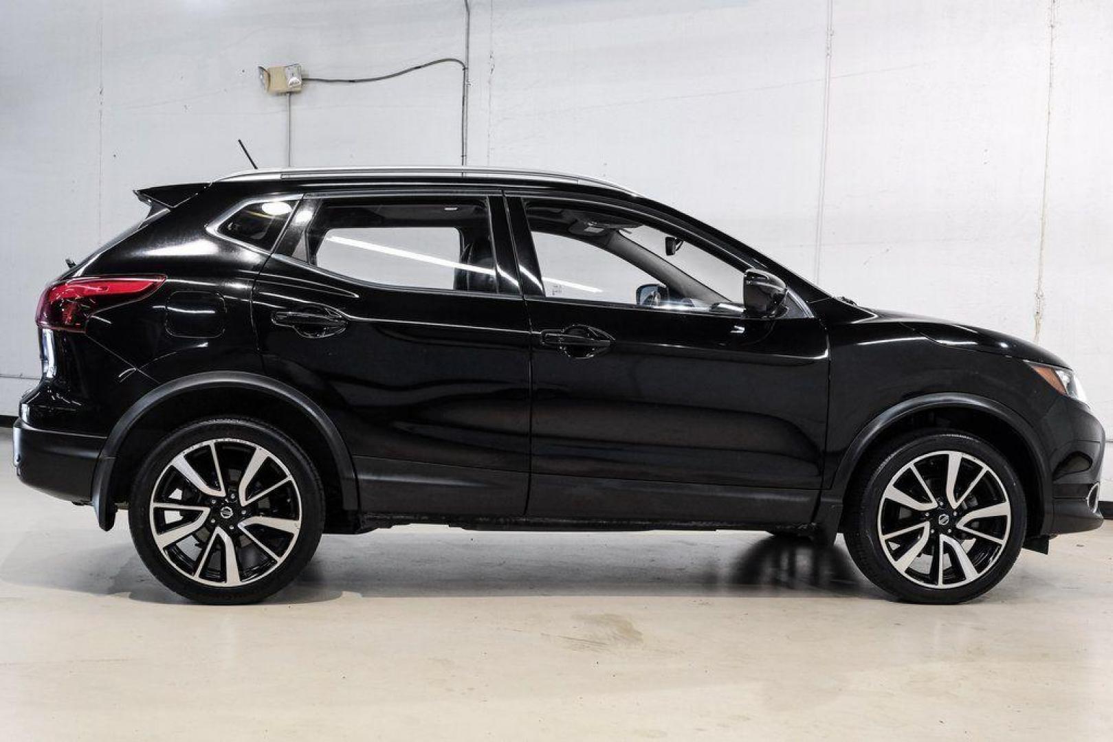 2019 Magnetic Black Pearl /Charcoal Nissan Rogue Sport SL (JN1BJ1CP4KW) with an 2.0L DOHC engine, CVT transmission, located at 15300 Midway Rd., Addison, TX, 75001, (972) 702-0011, 32.958321, -96.838074 - Photo#7