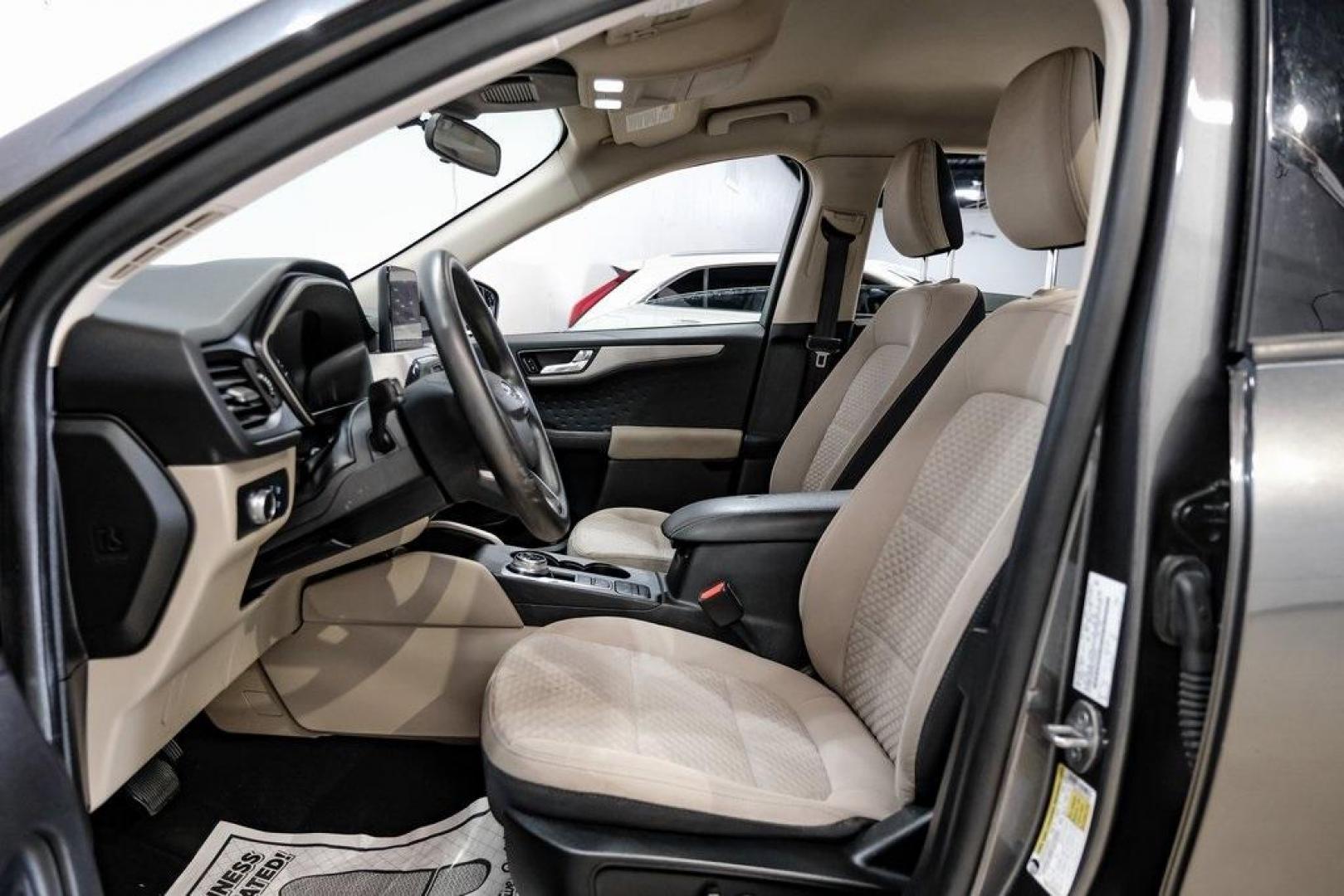 2020 Magnetic /Sandstone Ford Escape SE (1FMCU0G6XLU) with an 1.5L EcoBoost engine, Automatic transmission, located at 15300 Midway Rd., Addison, TX, 75001, (972) 702-0011, 32.958321, -96.838074 - Photo#3