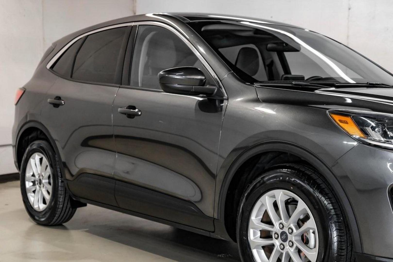 2020 Magnetic /Sandstone Ford Escape SE (1FMCU0G6XLU) with an 1.5L EcoBoost engine, Automatic transmission, located at 15300 Midway Rd., Addison, TX, 75001, (972) 702-0011, 32.958321, -96.838074 - Photo#8