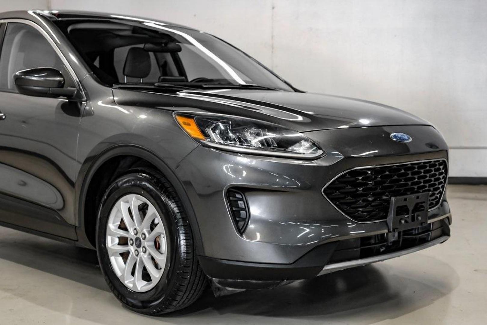 2020 Magnetic /Sandstone Ford Escape SE (1FMCU0G6XLU) with an 1.5L EcoBoost engine, Automatic transmission, located at 15300 Midway Rd., Addison, TX, 75001, (972) 702-0011, 32.958321, -96.838074 - Photo#9