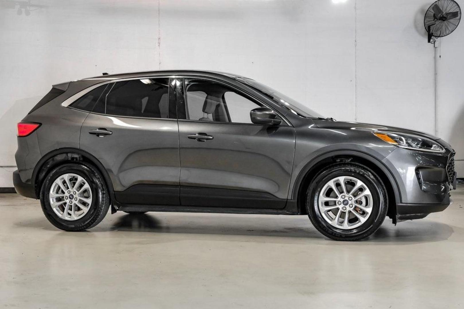 2020 Magnetic /Sandstone Ford Escape SE (1FMCU0G6XLU) with an 1.5L EcoBoost engine, Automatic transmission, located at 15300 Midway Rd., Addison, TX, 75001, (972) 702-0011, 32.958321, -96.838074 - Photo#10