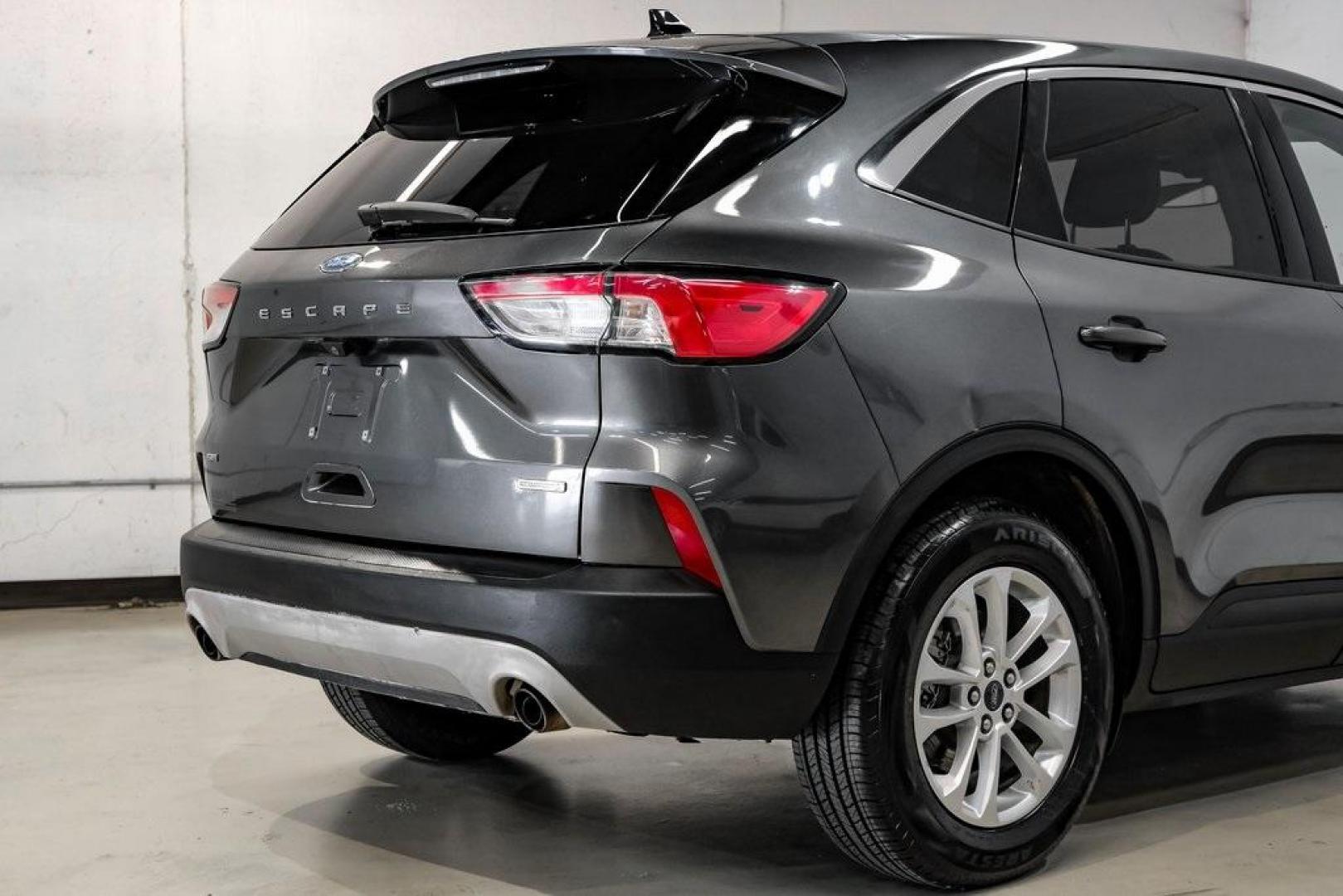 2020 Magnetic /Sandstone Ford Escape SE (1FMCU0G6XLU) with an 1.5L EcoBoost engine, Automatic transmission, located at 15300 Midway Rd., Addison, TX, 75001, (972) 702-0011, 32.958321, -96.838074 - Photo#12