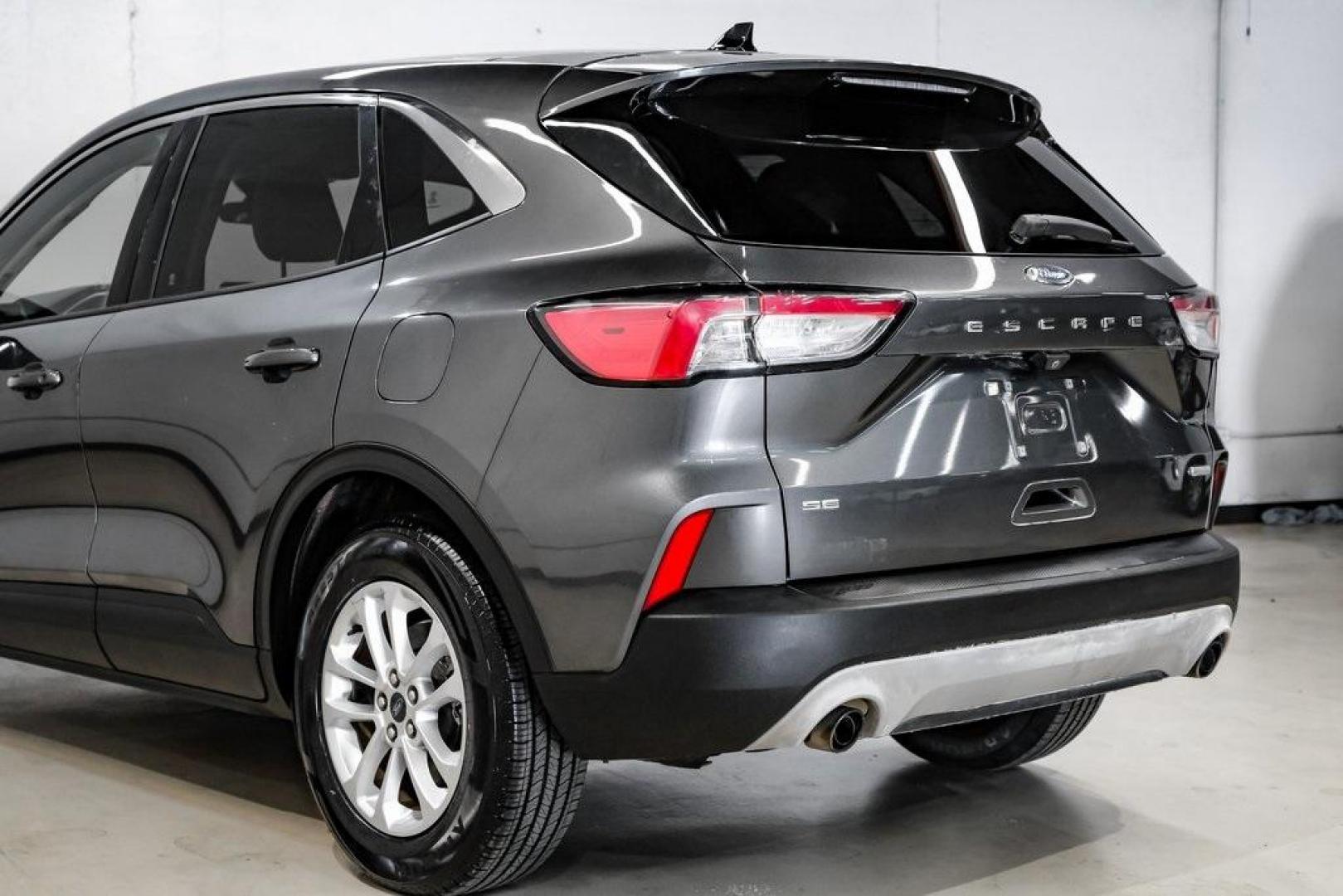 2020 Magnetic /Sandstone Ford Escape SE (1FMCU0G6XLU) with an 1.5L EcoBoost engine, Automatic transmission, located at 15300 Midway Rd., Addison, TX, 75001, (972) 702-0011, 32.958321, -96.838074 - Photo#17