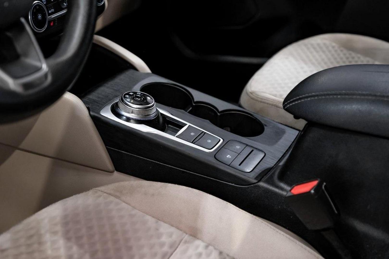 2020 Magnetic /Sandstone Ford Escape SE (1FMCU0G6XLU) with an 1.5L EcoBoost engine, Automatic transmission, located at 15300 Midway Rd., Addison, TX, 75001, (972) 702-0011, 32.958321, -96.838074 - Photo#32