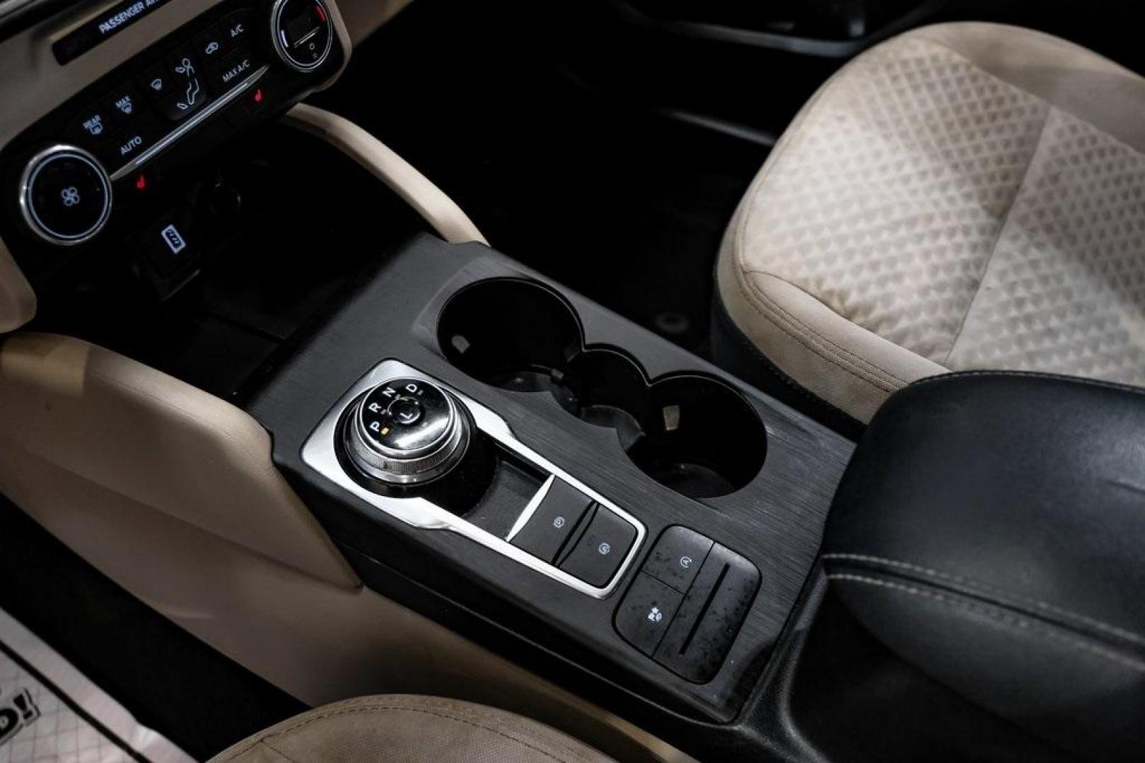 2020 Magnetic /Sandstone Ford Escape SE (1FMCU0G6XLU) with an 1.5L EcoBoost engine, Automatic transmission, located at 15300 Midway Rd., Addison, TX, 75001, (972) 702-0011, 32.958321, -96.838074 - Photo#33