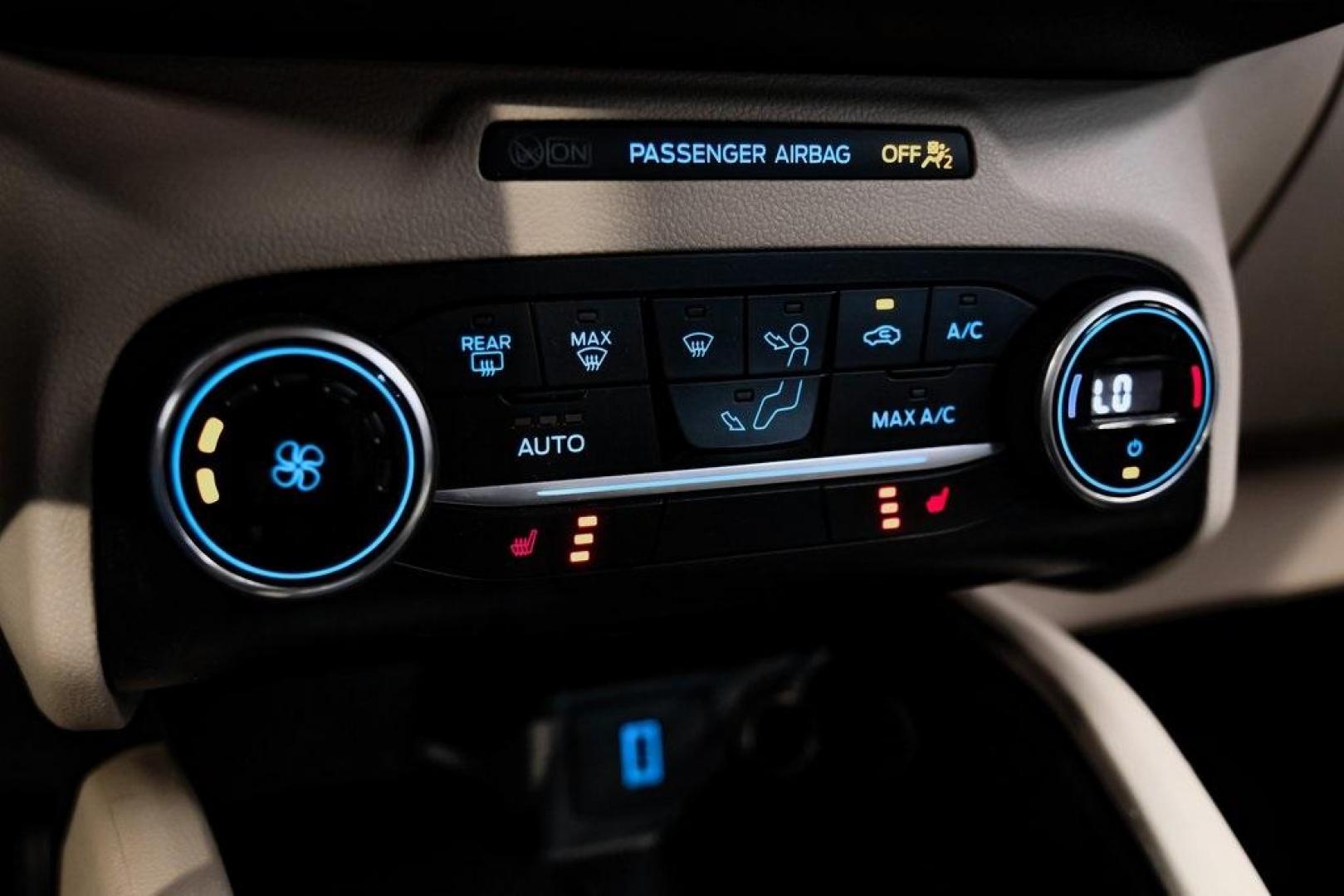 2020 Magnetic /Sandstone Ford Escape SE (1FMCU0G6XLU) with an 1.5L EcoBoost engine, Automatic transmission, located at 15300 Midway Rd., Addison, TX, 75001, (972) 702-0011, 32.958321, -96.838074 - Photo#34