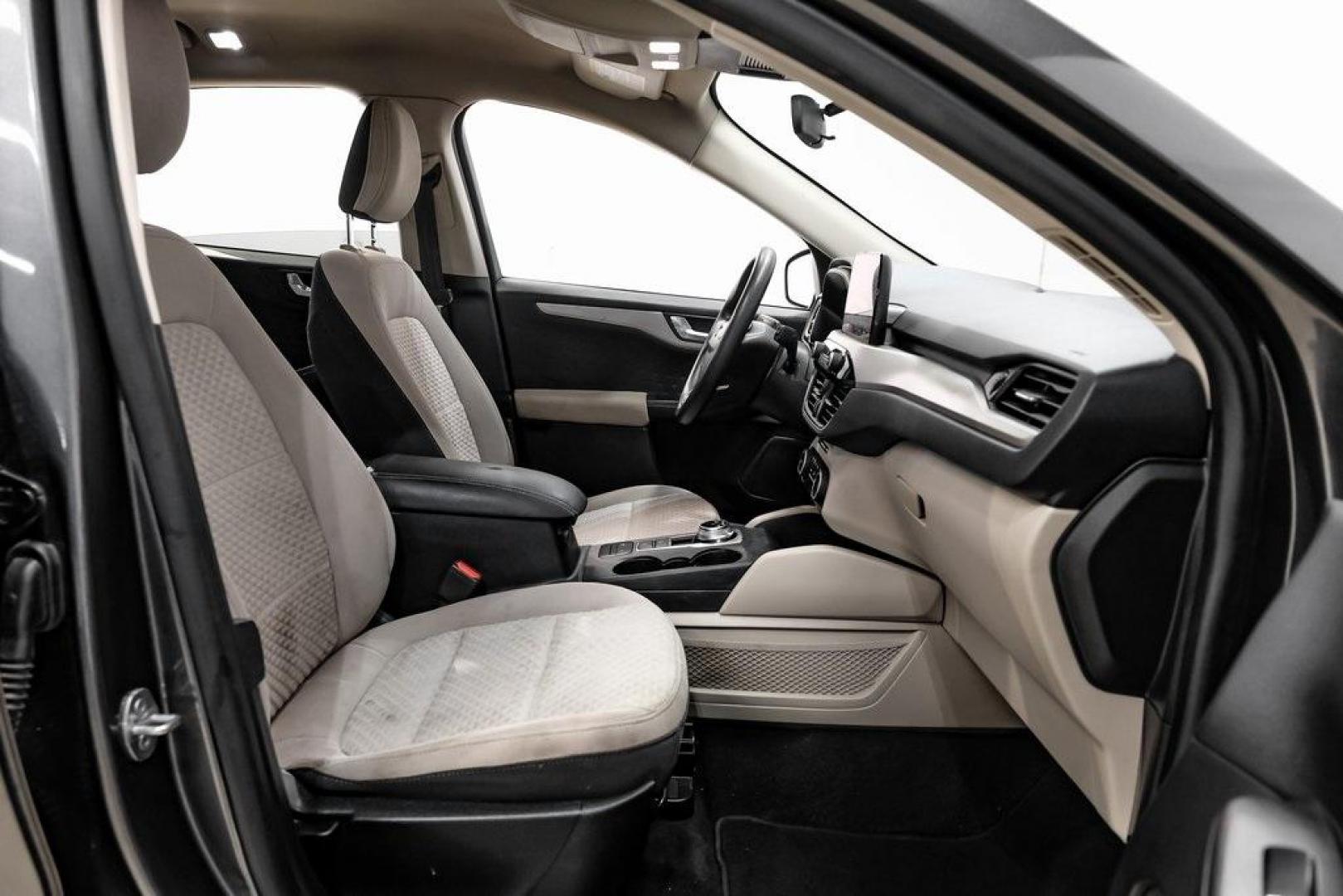 2020 Magnetic /Sandstone Ford Escape SE (1FMCU0G6XLU) with an 1.5L EcoBoost engine, Automatic transmission, located at 15300 Midway Rd., Addison, TX, 75001, (972) 702-0011, 32.958321, -96.838074 - Photo#40