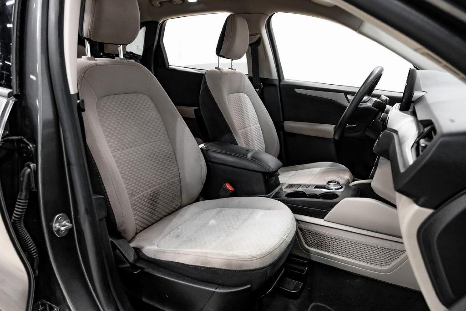 2020 Magnetic /Sandstone Ford Escape SE (1FMCU0G6XLU) with an 1.5L EcoBoost engine, Automatic transmission, located at 15300 Midway Rd., Addison, TX, 75001, (972) 702-0011, 32.958321, -96.838074 - Photo#41