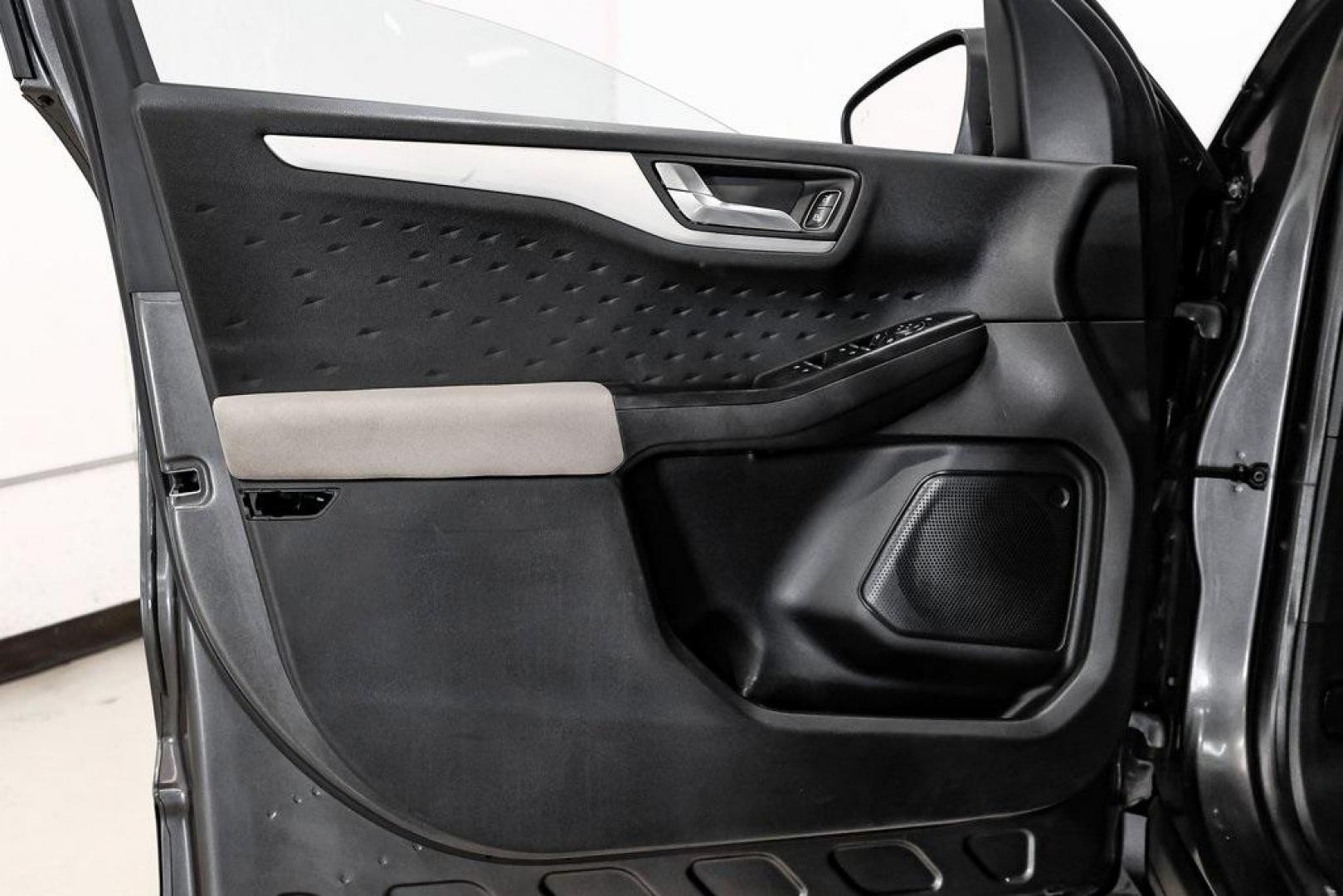 2020 Magnetic /Sandstone Ford Escape SE (1FMCU0G6XLU) with an 1.5L EcoBoost engine, Automatic transmission, located at 15300 Midway Rd., Addison, TX, 75001, (972) 702-0011, 32.958321, -96.838074 - Photo#49