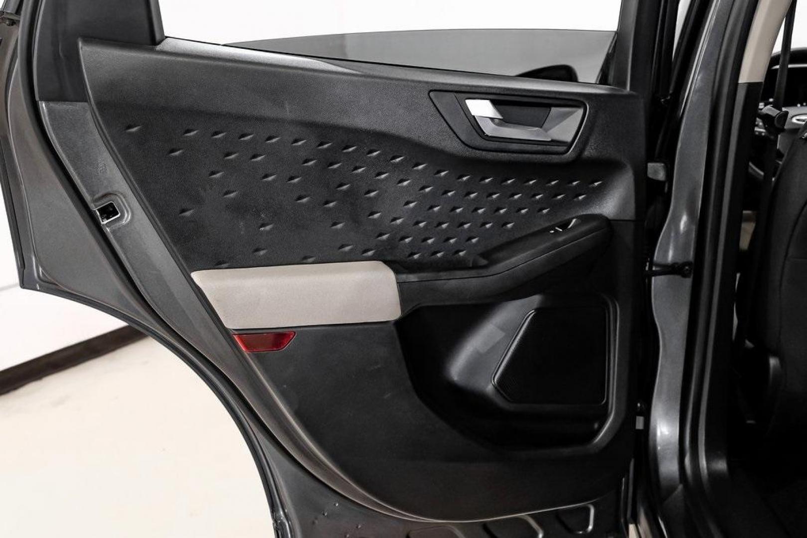 2020 Magnetic /Sandstone Ford Escape SE (1FMCU0G6XLU) with an 1.5L EcoBoost engine, Automatic transmission, located at 15300 Midway Rd., Addison, TX, 75001, (972) 702-0011, 32.958321, -96.838074 - Photo#52