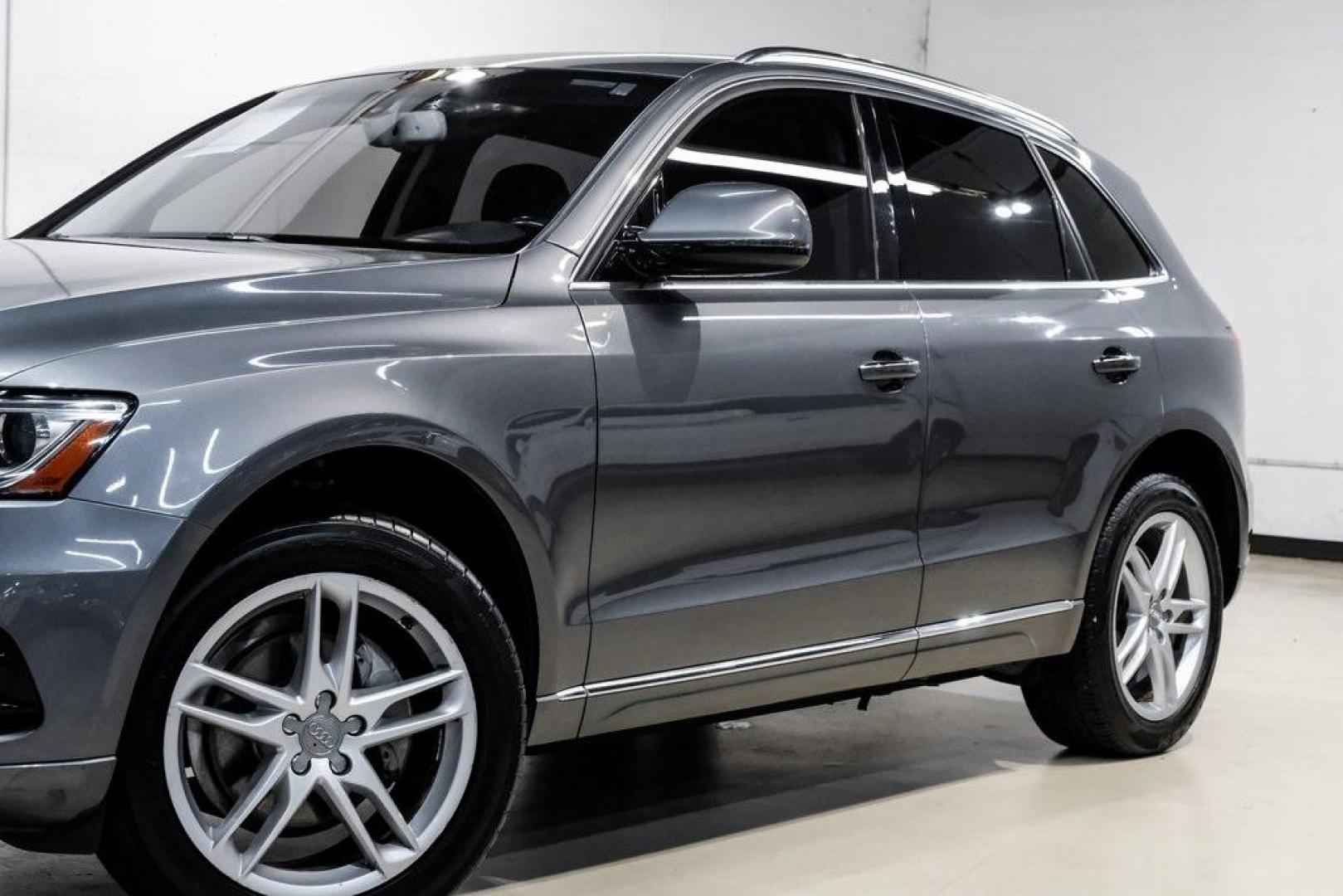 2016 Monsoon Gray Metallic /Black Audi Q5 2.0T Premium Plus (WA1L2AFP9GA) with an 2.0L 4-Cylinder TFSI engine, Automatic transmission, located at 15300 Midway Rd., Addison, TX, 75001, (972) 702-0011, 32.958321, -96.838074 - Photo#6