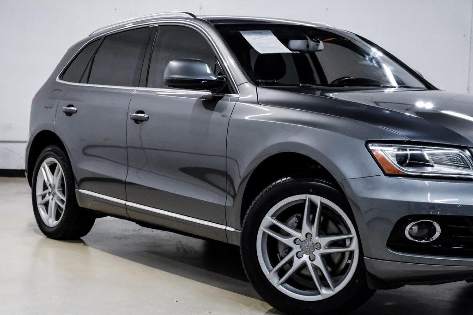 2016 Monsoon Gray Metallic /Black Audi Q5 2.0T Premium Plus (WA1L2AFP9GA) with an 2.0L 4-Cylinder TFSI engine, Automatic transmission, located at 15300 Midway Rd., Addison, TX, 75001, (972) 702-0011, 32.958321, -96.838074 - Photo#9
