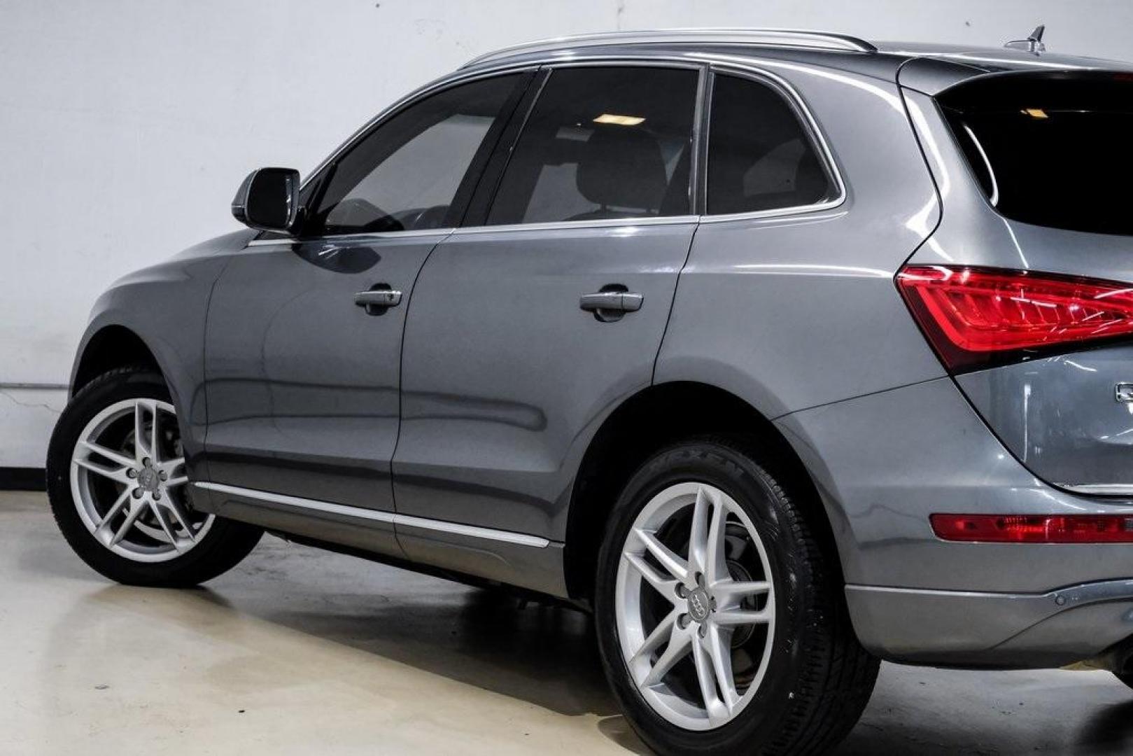 2016 Monsoon Gray Metallic /Black Audi Q5 2.0T Premium Plus (WA1L2AFP9GA) with an 2.0L 4-Cylinder TFSI engine, Automatic transmission, located at 15300 Midway Rd., Addison, TX, 75001, (972) 702-0011, 32.958321, -96.838074 - Photo#17