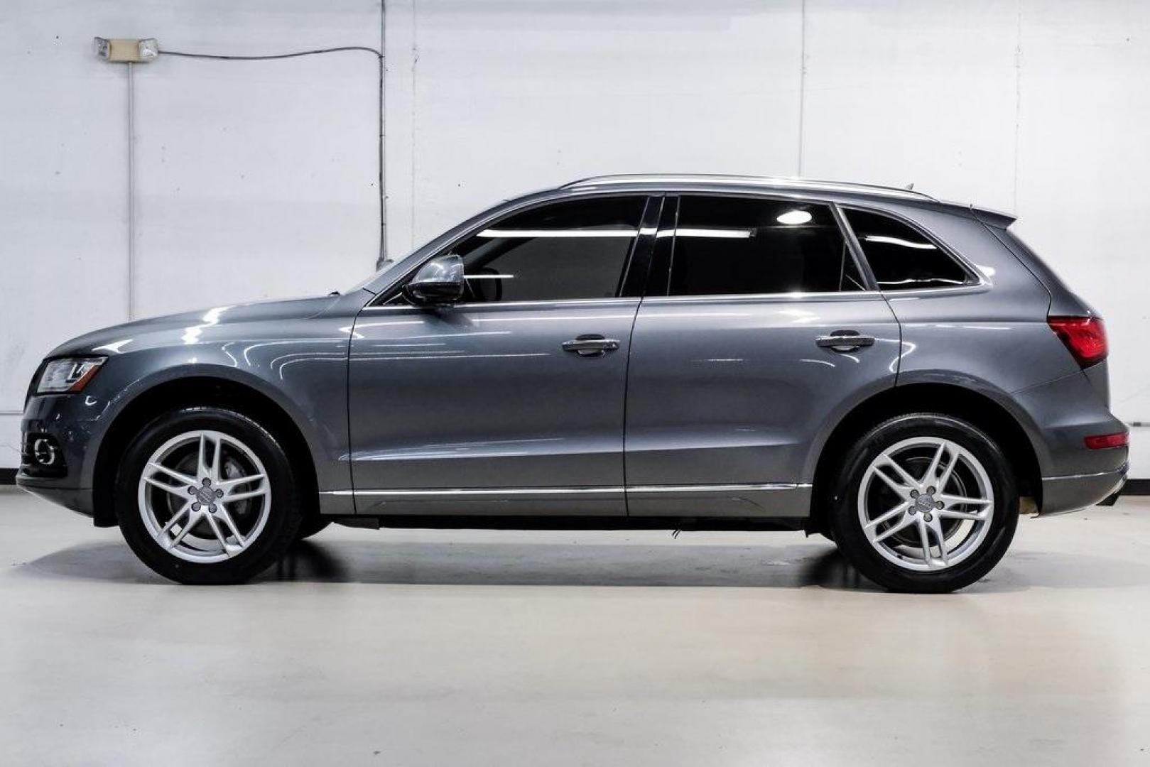 2016 Monsoon Gray Metallic /Black Audi Q5 2.0T Premium Plus (WA1L2AFP9GA) with an 2.0L 4-Cylinder TFSI engine, Automatic transmission, located at 15300 Midway Rd., Addison, TX, 75001, (972) 702-0011, 32.958321, -96.838074 - Photo#19