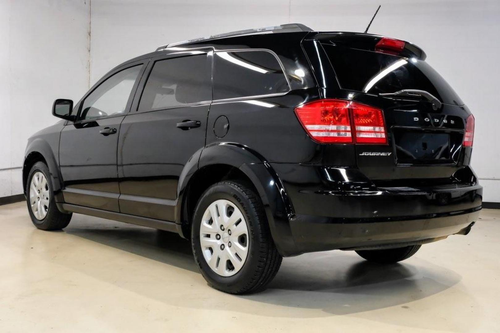 2017 Pitch Black Clearcoat /Black Dodge Journey SE (3C4PDCAB3HT) with an 2.4L I4 DOHC 16V Dual VVT engine, Automatic transmission, located at 15300 Midway Rd., Addison, TX, 75001, (972) 702-0011, 32.958321, -96.838074 - Photo#9