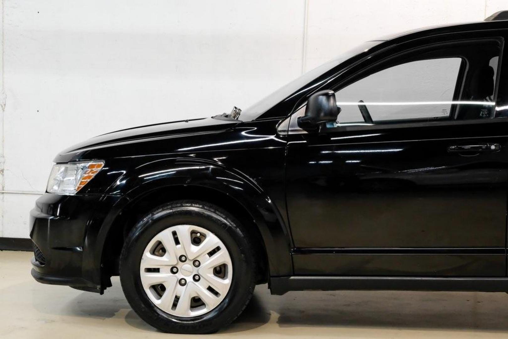 2017 Pitch Black Clearcoat /Black Dodge Journey SE (3C4PDCAB3HT) with an 2.4L I4 DOHC 16V Dual VVT engine, Automatic transmission, located at 15300 Midway Rd., Addison, TX, 75001, (972) 702-0011, 32.958321, -96.838074 - Photo#13