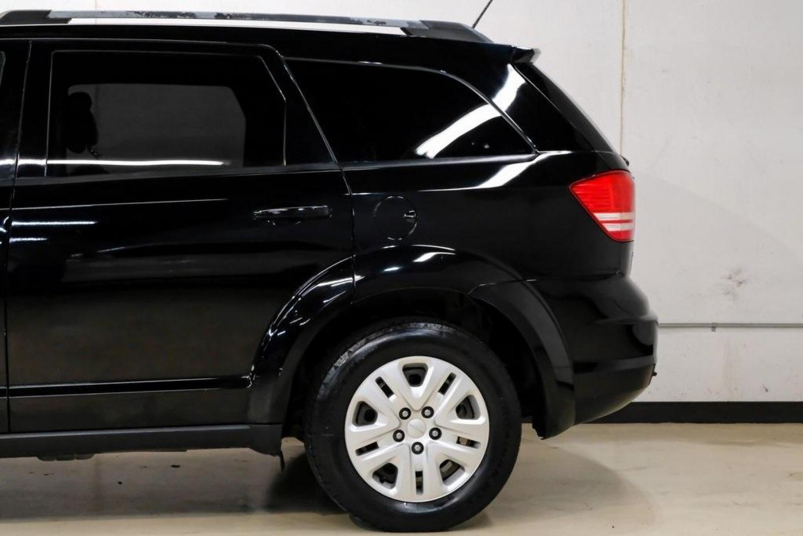 2017 Pitch Black Clearcoat /Black Dodge Journey SE (3C4PDCAB3HT) with an 2.4L I4 DOHC 16V Dual VVT engine, Automatic transmission, located at 15300 Midway Rd., Addison, TX, 75001, (972) 702-0011, 32.958321, -96.838074 - Photo#14