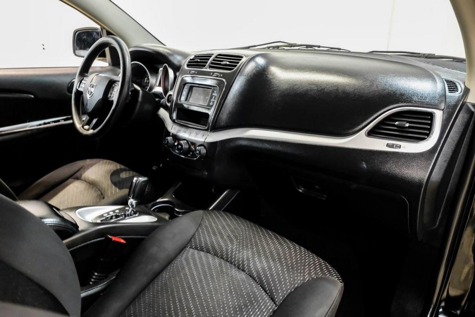 2017 Pitch Black Clearcoat /Black Dodge Journey SE (3C4PDCAB3HT) with an 2.4L I4 DOHC 16V Dual VVT engine, Automatic transmission, located at 15300 Midway Rd., Addison, TX, 75001, (972) 702-0011, 32.958321, -96.838074 - Photo#15