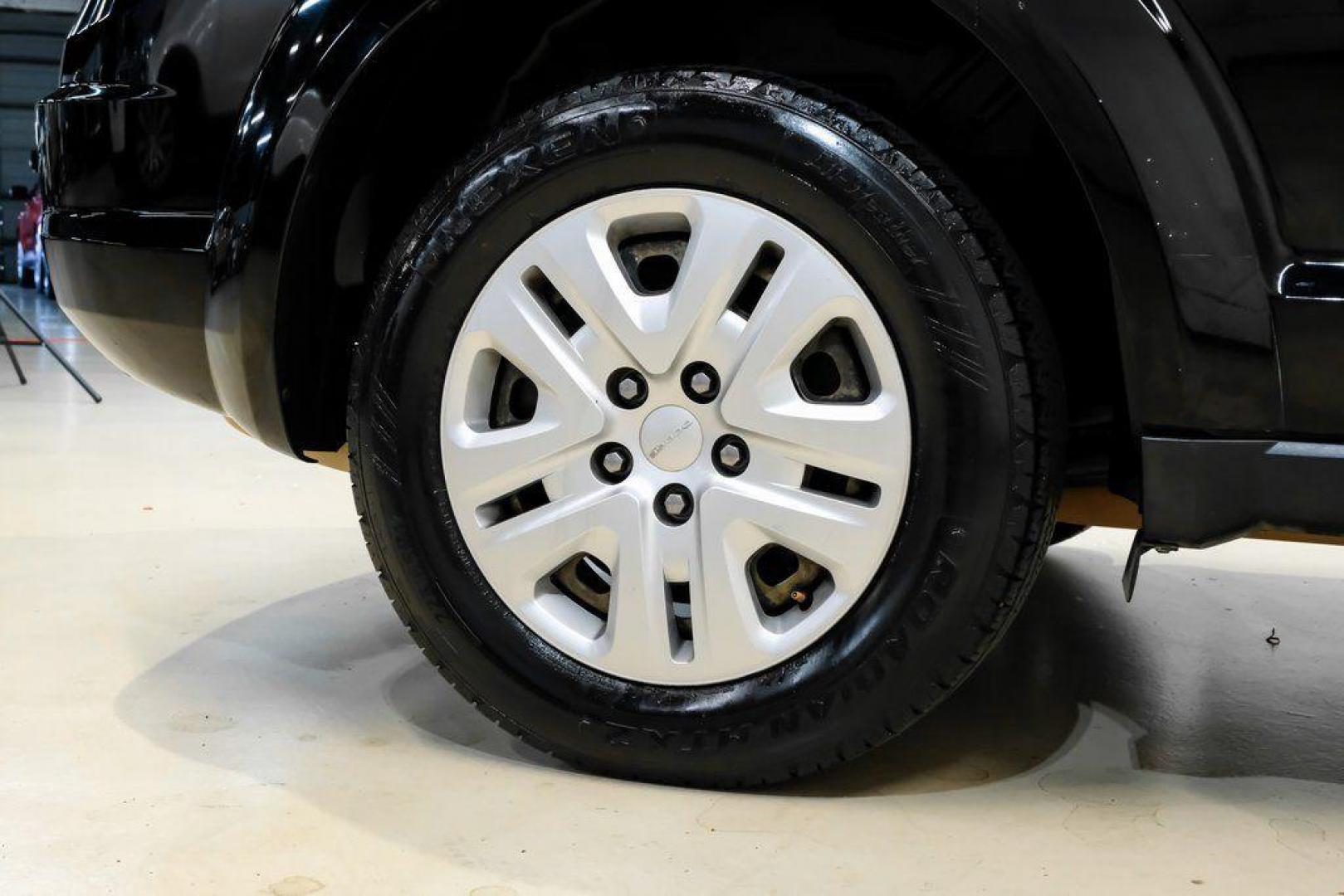 2017 Pitch Black Clearcoat /Black Dodge Journey SE (3C4PDCAB3HT) with an 2.4L I4 DOHC 16V Dual VVT engine, Automatic transmission, located at 15300 Midway Rd., Addison, TX, 75001, (972) 702-0011, 32.958321, -96.838074 - 2017 Dodge Journey SE<br><br>Now Available at Midway Auto Group, Addison, Texas<br><br>Practical, versatile, and budget-friendly, the 2017 Dodge Journey SE is a midsize SUV that delivers space, comfort, and value. With flexible seating, strong reliability, and a smooth driving feel, the Journey SE i - Photo#51