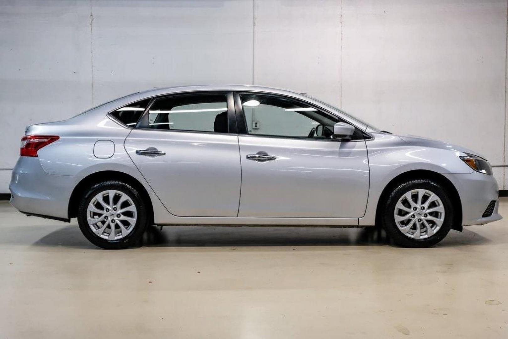 2019 Brilliant Silver Metallic /Charcoal Nissan Sentra SV (3N1AB7AP2KL) with an 1.8L 4-Cylinder DOHC 16V engine, CVT transmission, located at 15300 Midway Rd., Addison, TX, 75001, (972) 702-0011, 32.958321, -96.838074 - Photo#8