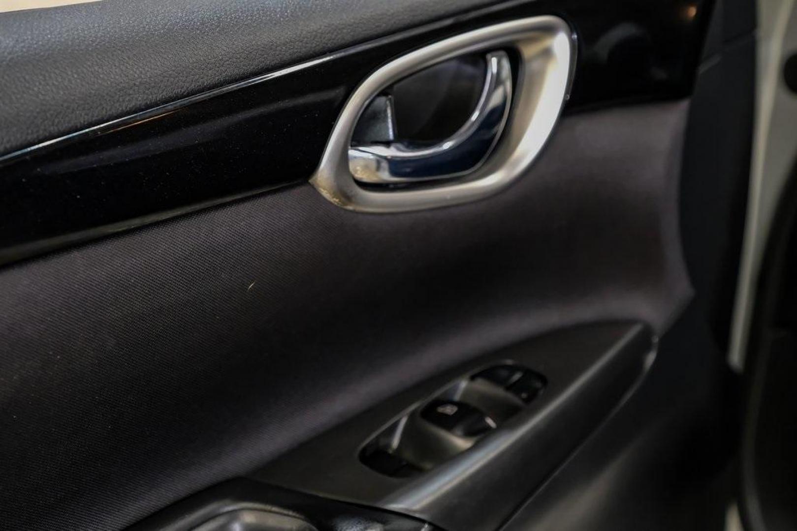 2019 Brilliant Silver Metallic /Charcoal Nissan Sentra SV (3N1AB7AP2KL) with an 1.8L 4-Cylinder DOHC 16V engine, CVT transmission, located at 15300 Midway Rd., Addison, TX, 75001, (972) 702-0011, 32.958321, -96.838074 - Photo#50