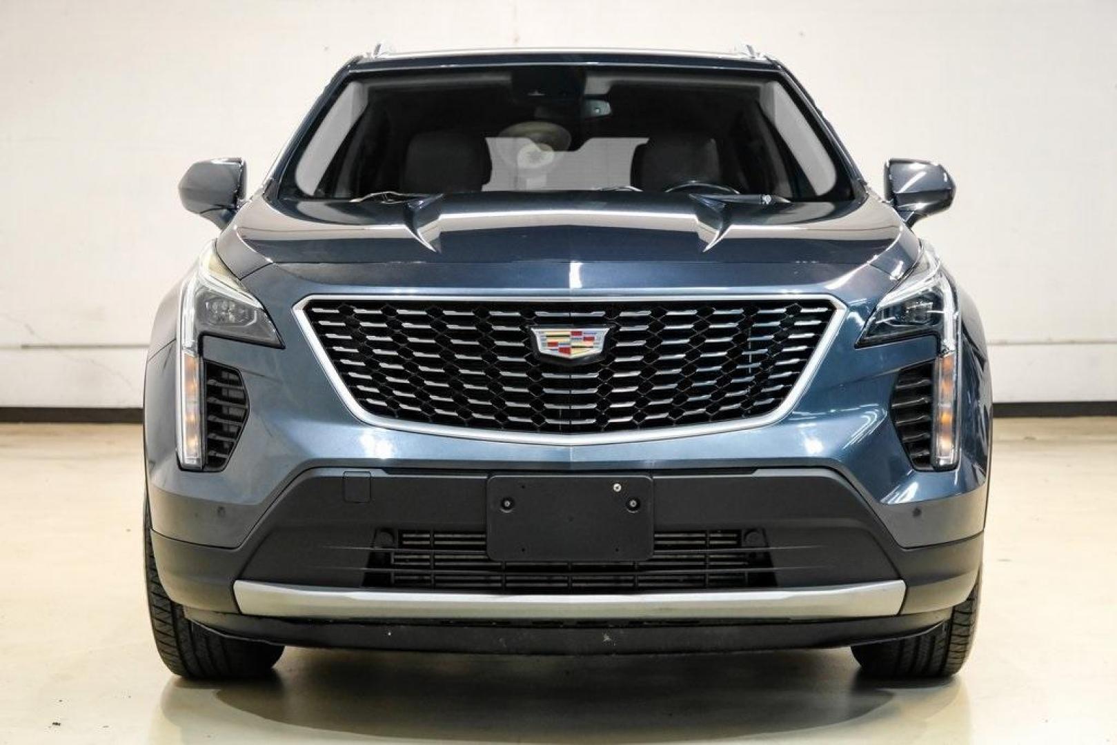 2019 Shadow Metallic /Black Cadillac XT4 Premium Luxury (1GYFZCR44KF) with an 2.0L I4 Turbocharged engine, Automatic transmission, located at 15300 Midway Rd., Addison, TX, 75001, (972) 702-0011, 32.958321, -96.838074 - Photo#4