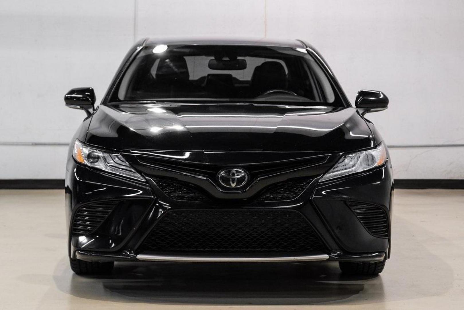 2020 Midnight Black Metallic /Black Toyota Camry XSE (4T1K61AK0LU) with an 2.5L I4 DOHC 16V engine, Automatic transmission, located at 15300 Midway Rd., Addison, TX, 75001, (972) 702-0011, 32.958321, -96.838074 - Photo#4