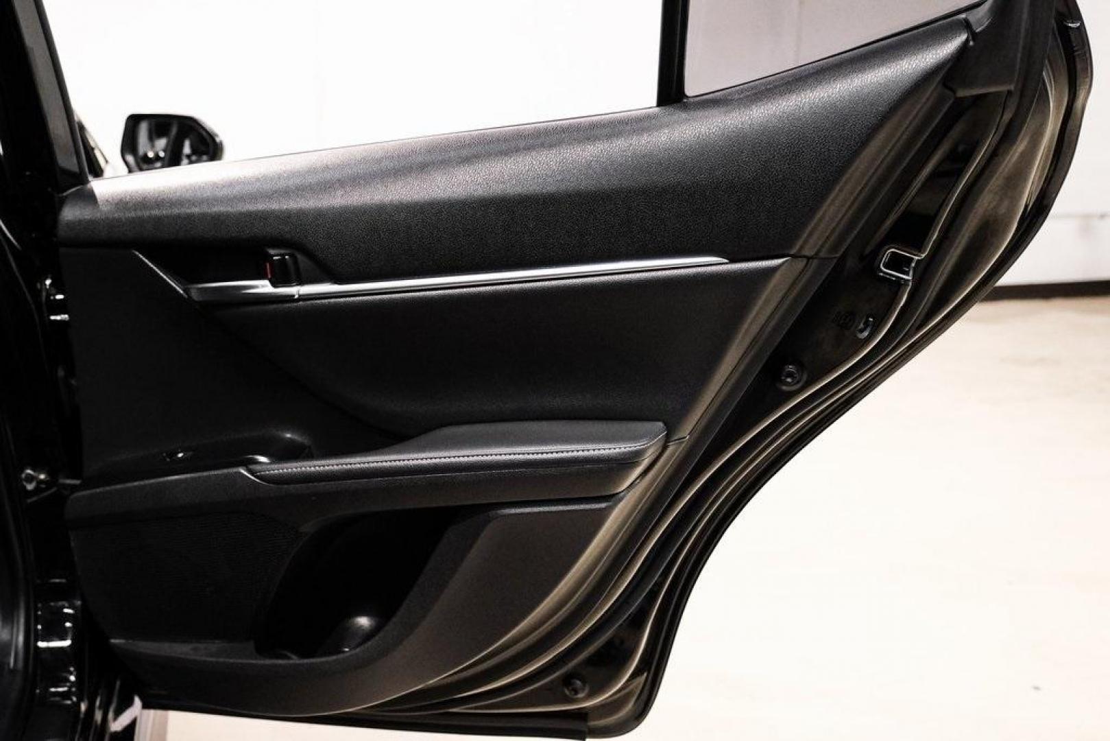 2020 Midnight Black Metallic /Black Toyota Camry XSE (4T1K61AK0LU) with an 2.5L I4 DOHC 16V engine, Automatic transmission, located at 15300 Midway Rd., Addison, TX, 75001, (972) 702-0011, 32.958321, -96.838074 - Photo#44