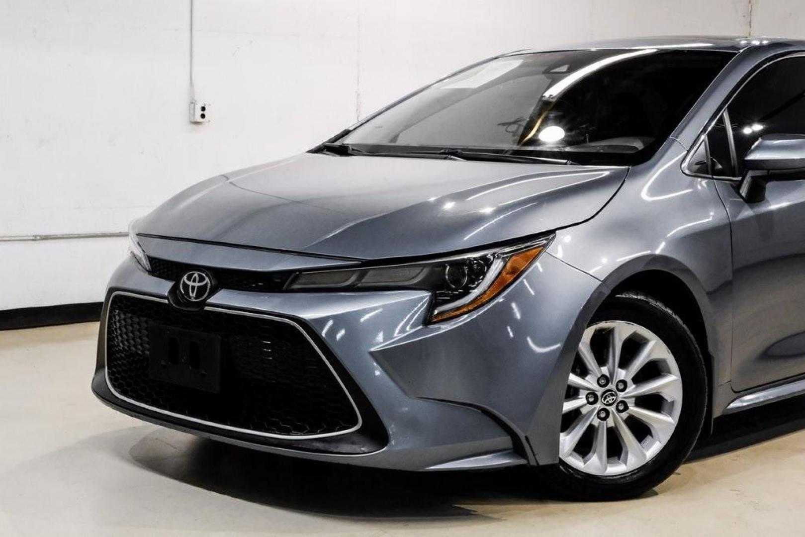 2020 Classic Silver Metallic /Black Toyota Corolla XLE (JTDFPRAE5LJ) with an 1.8L I4 DOHC 16V engine, CVT transmission, located at 15300 Midway Rd., Addison, TX, 75001, (972) 702-0011, 32.958321, -96.838074 - 2020 Toyota Corolla XLE<br><br>Now Available at Midway Auto Group, Addison, Texas<br><br>Comfort-focused, refined, and built with Toyotas unmatched reputation for reliabilitythe 2020 Toyota Corolla XLE offers an upscale driving experience with premium interior materials, advanced safety technology, - Photo#5