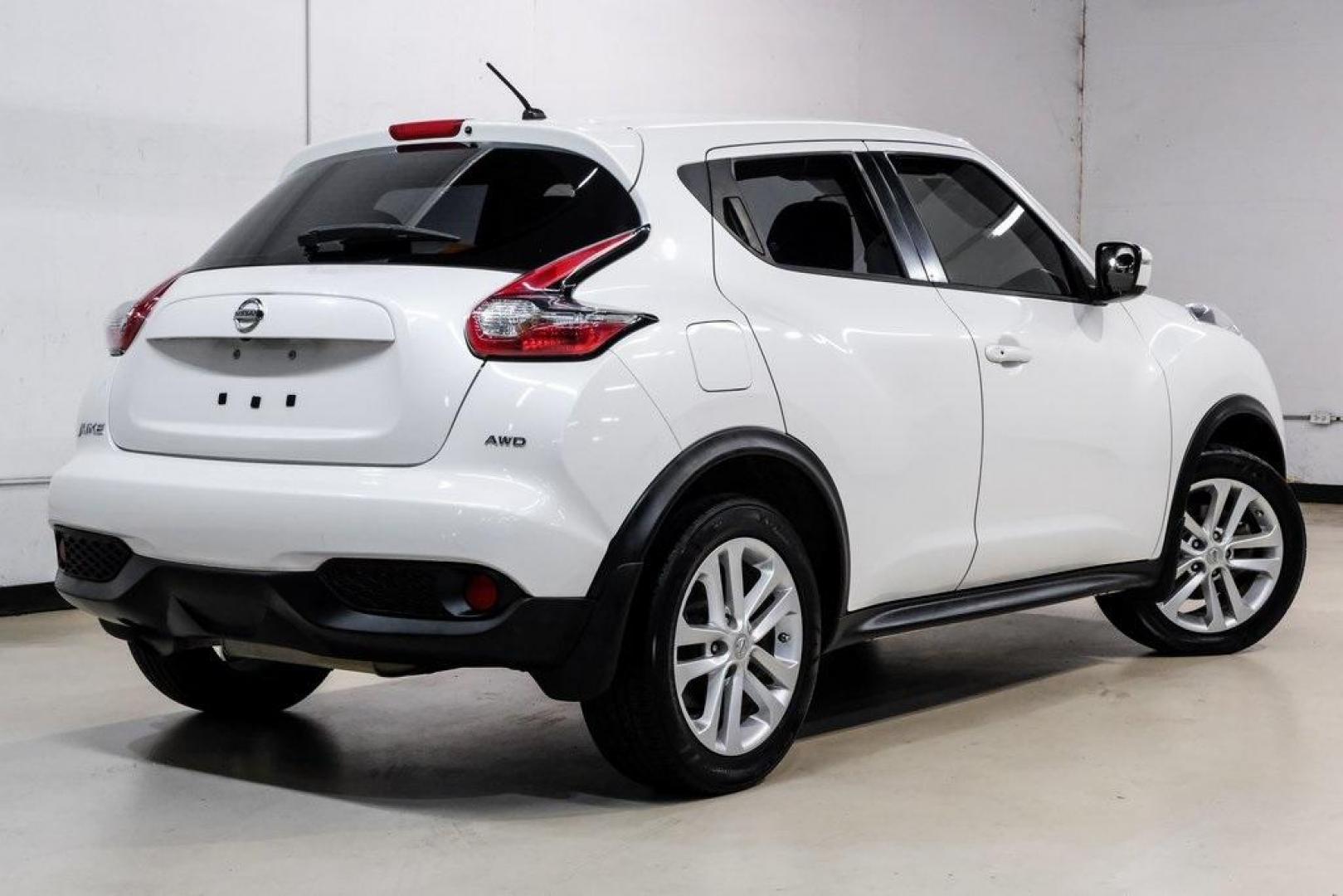 2016 White Pearl /Black Nissan Juke S (JN8AF5MV3GT) with an 1.6L I4 DOHC 16V engine, CVT transmission, located at 15300 Midway Rd., Addison, TX, 75001, (972) 702-0011, 32.958321, -96.838074 - Photo#11