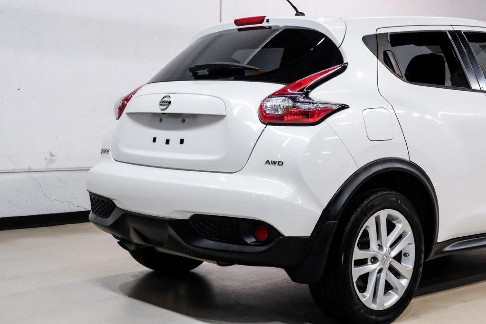 2016 White Pearl /Black Nissan Juke S (JN8AF5MV3GT) with an 1.6L I4 DOHC 16V engine, CVT transmission, located at 15300 Midway Rd., Addison, TX, 75001, (972) 702-0011, 32.958321, -96.838074 - Photo#12